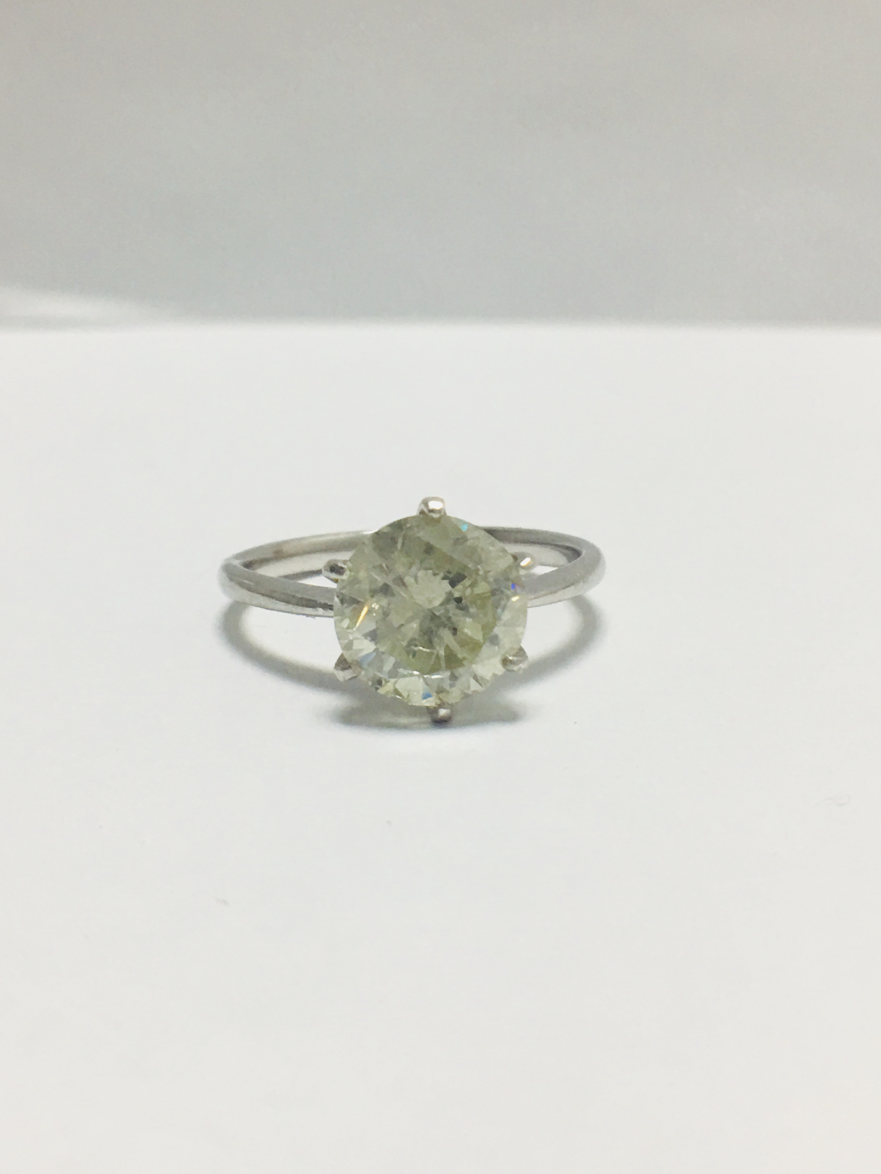 2.29 Brilliant cut diamnd solitaire ring - Image 10 of 11