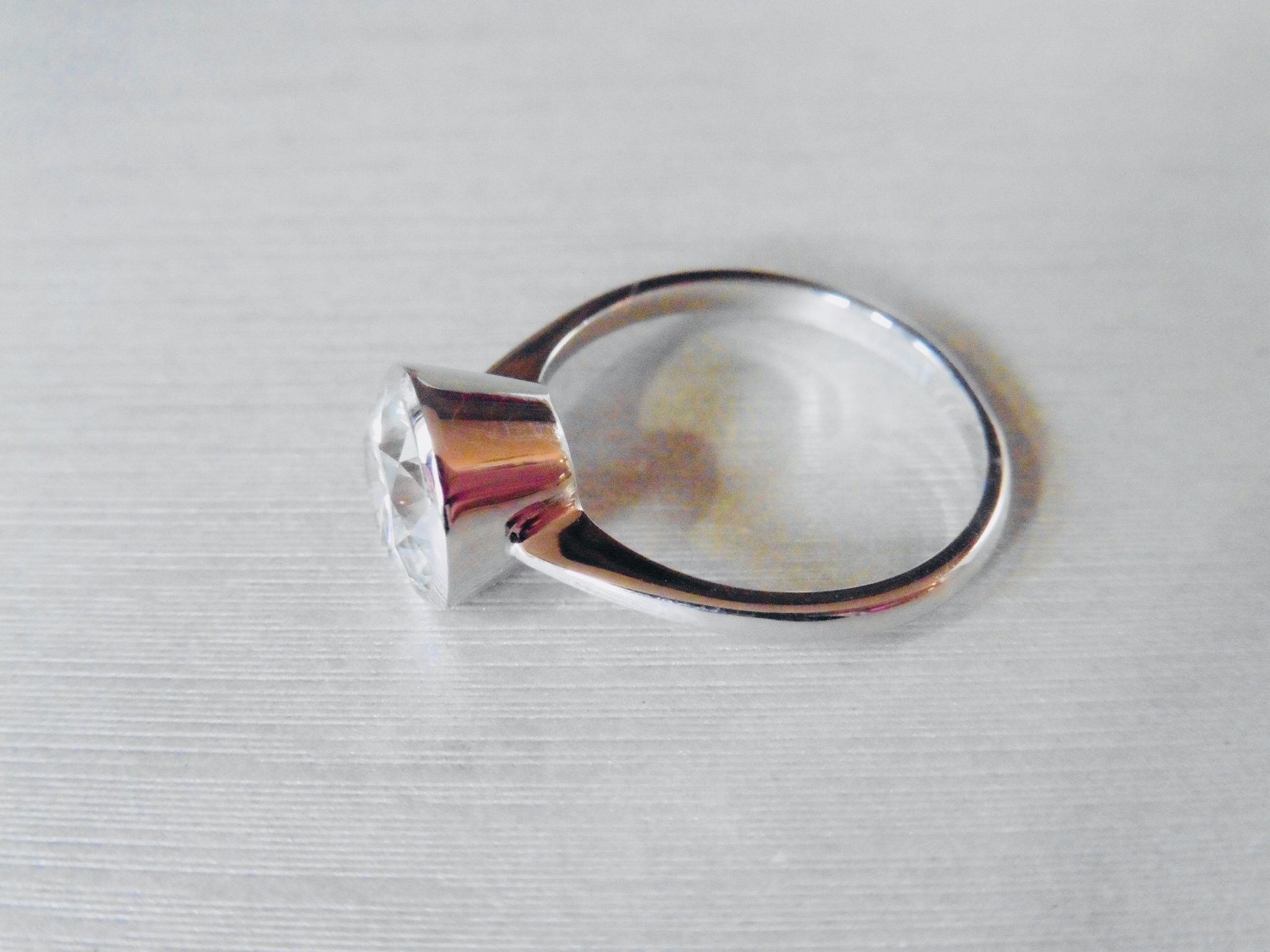 1ct brilliant cut platinum rub over set ring - Image 2 of 3