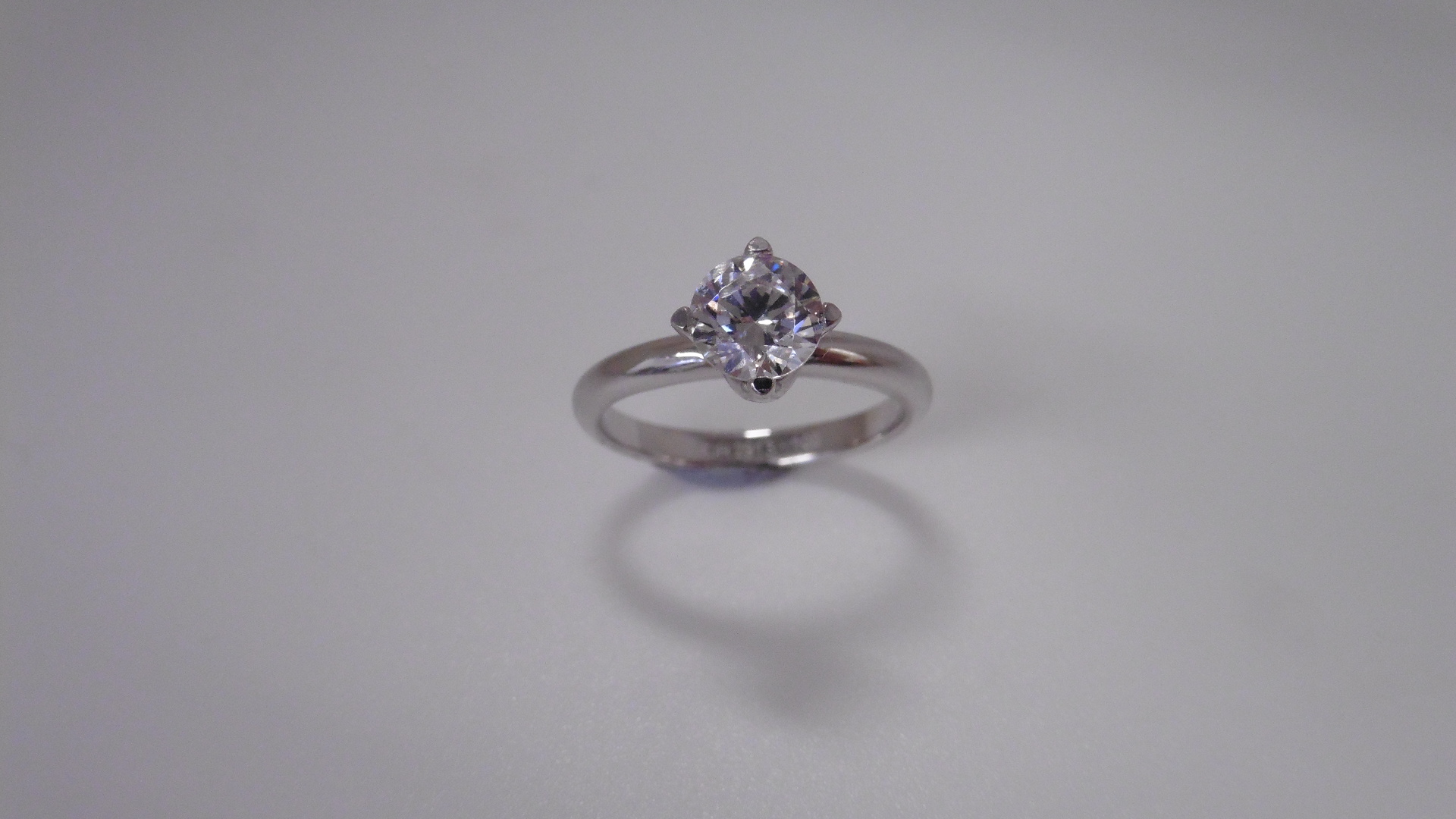 1.06Ct Diamond Solitaire Ring Set In Platinum. - Image 3 of 3