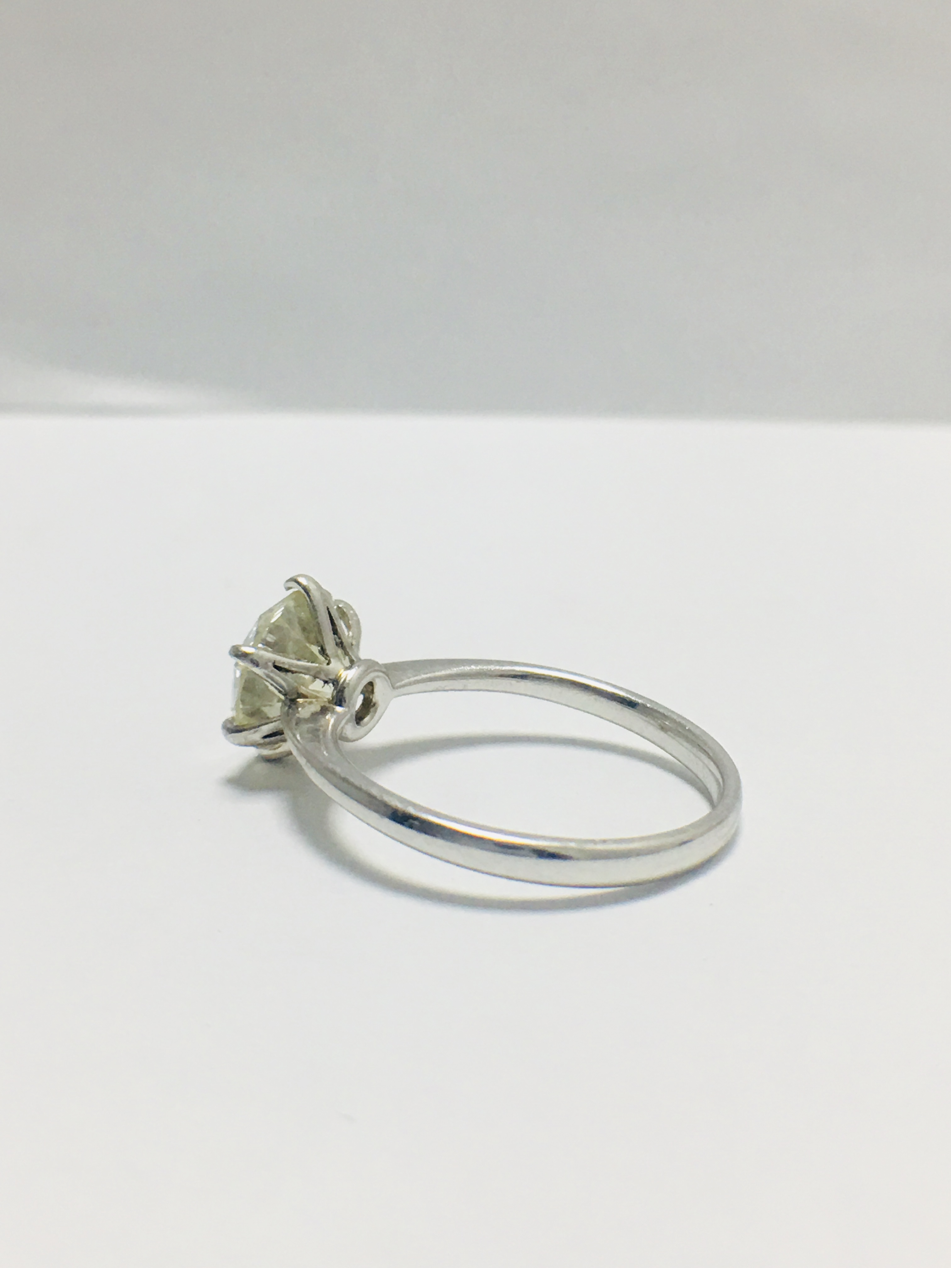 2.29 Brilliant cut diamnd solitaire ring - Image 5 of 11