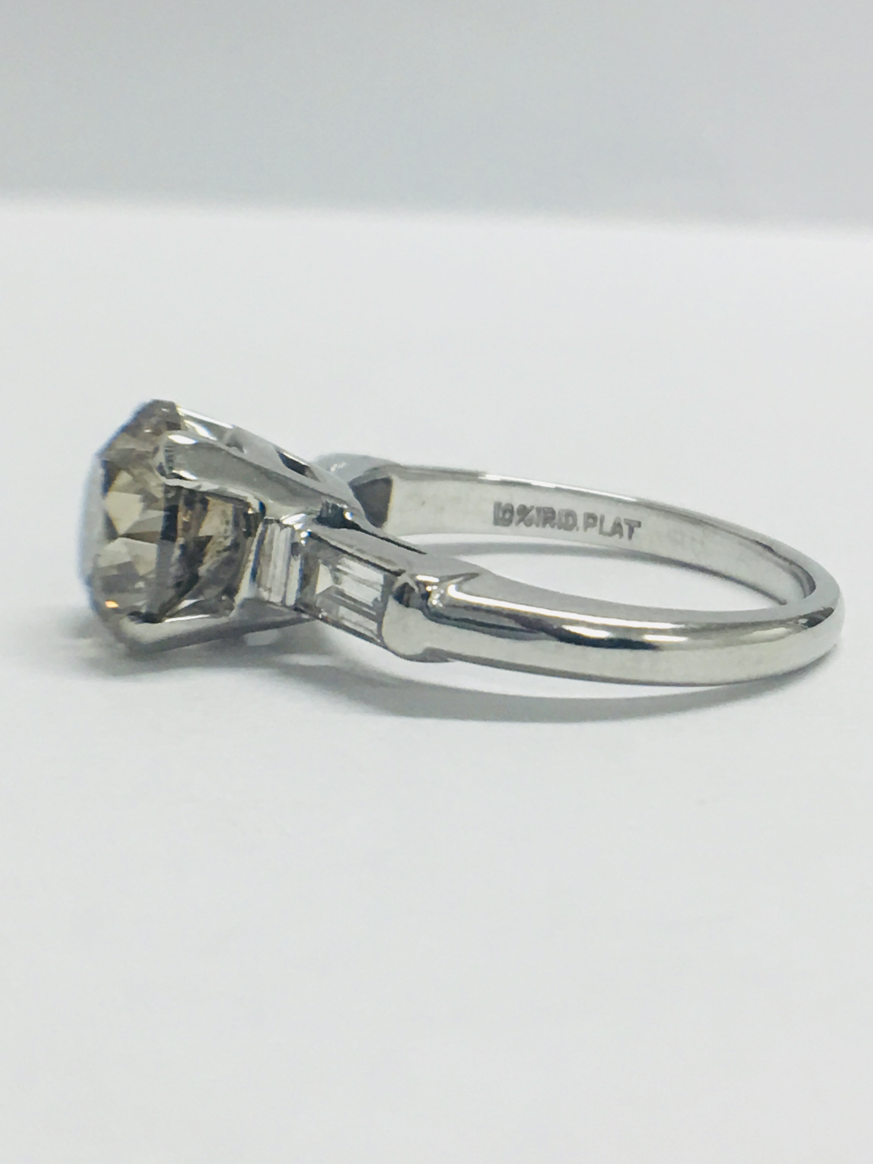 PLATINUM DIAMOND RING - Image 4 of 9