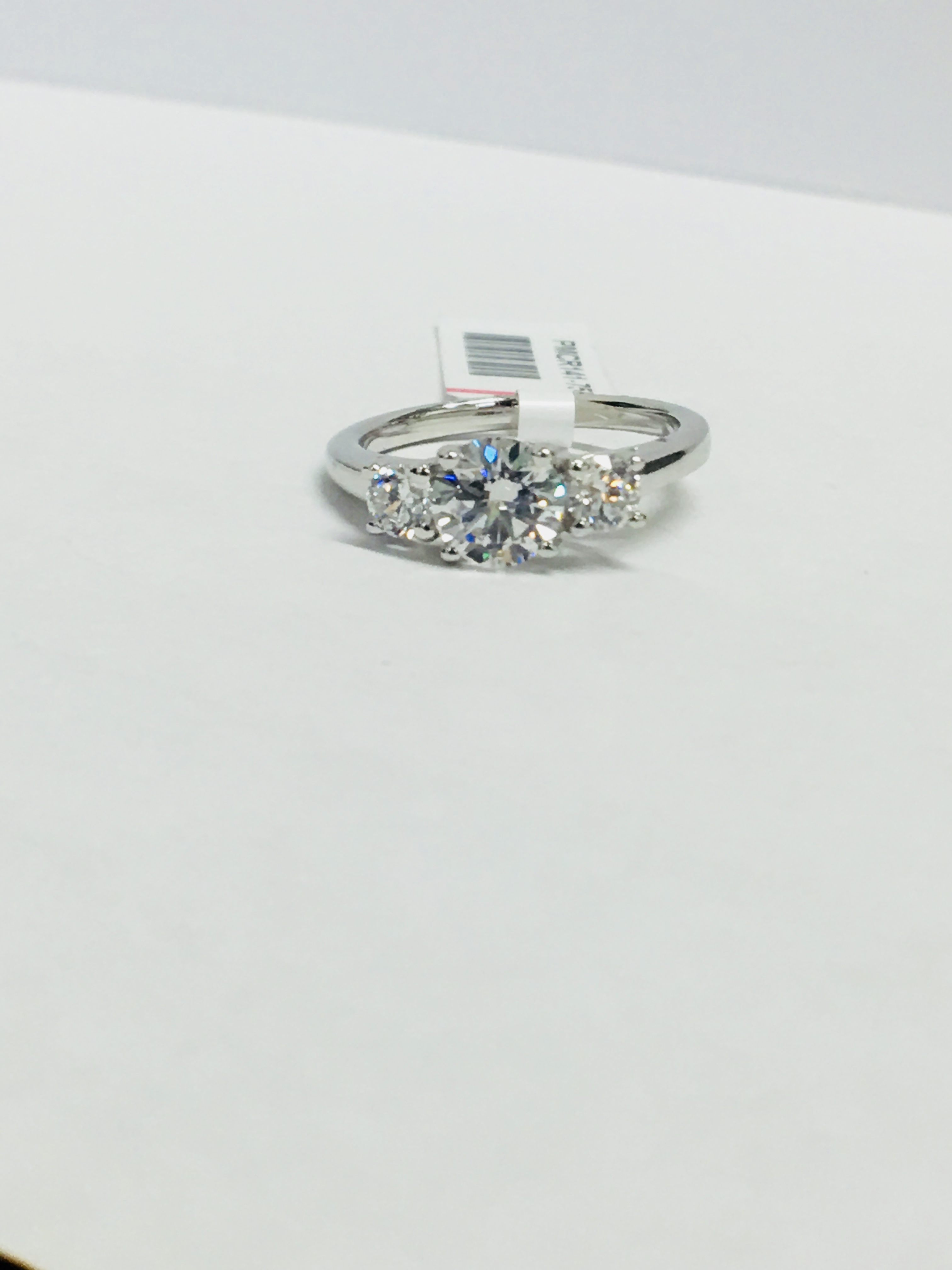 1.00Ct Diamond Trilogy Ring. - Image 6 of 6