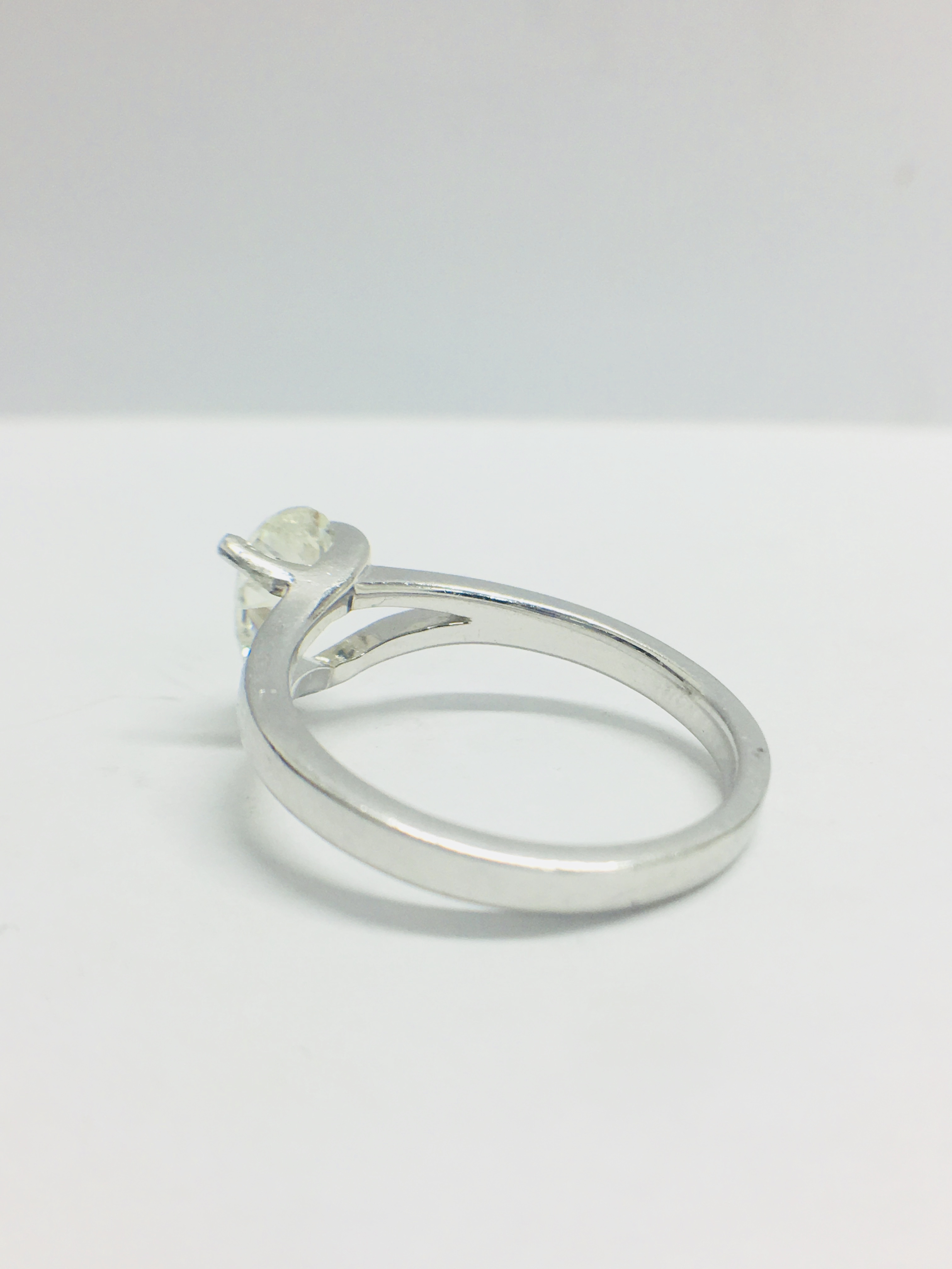 1.15Ct Pearshape Diamond Solitaire Ring, - Image 3 of 6