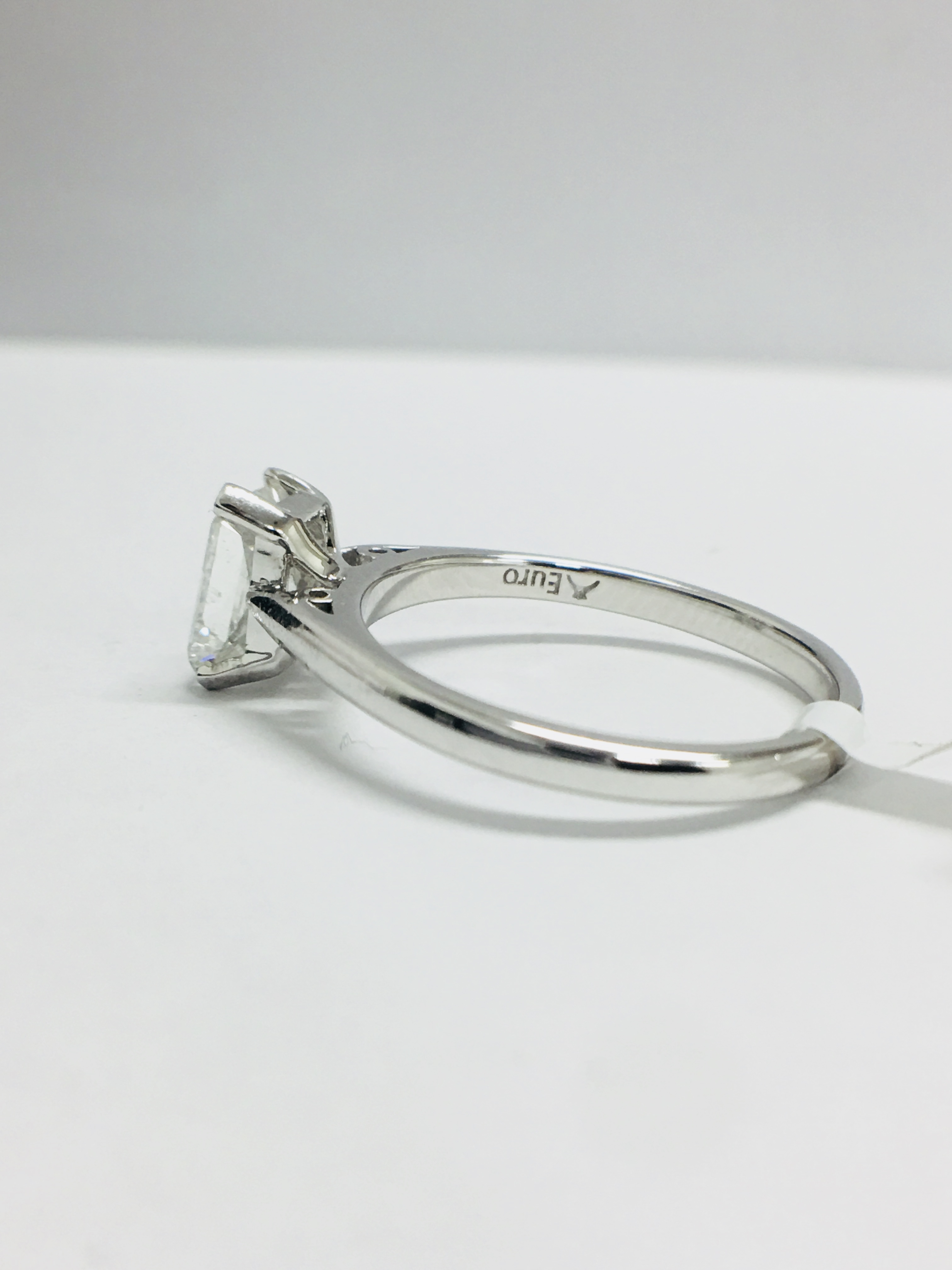 1Ct Radiant Cut Diamond Solitaire Platinum Ring, - Image 5 of 7
