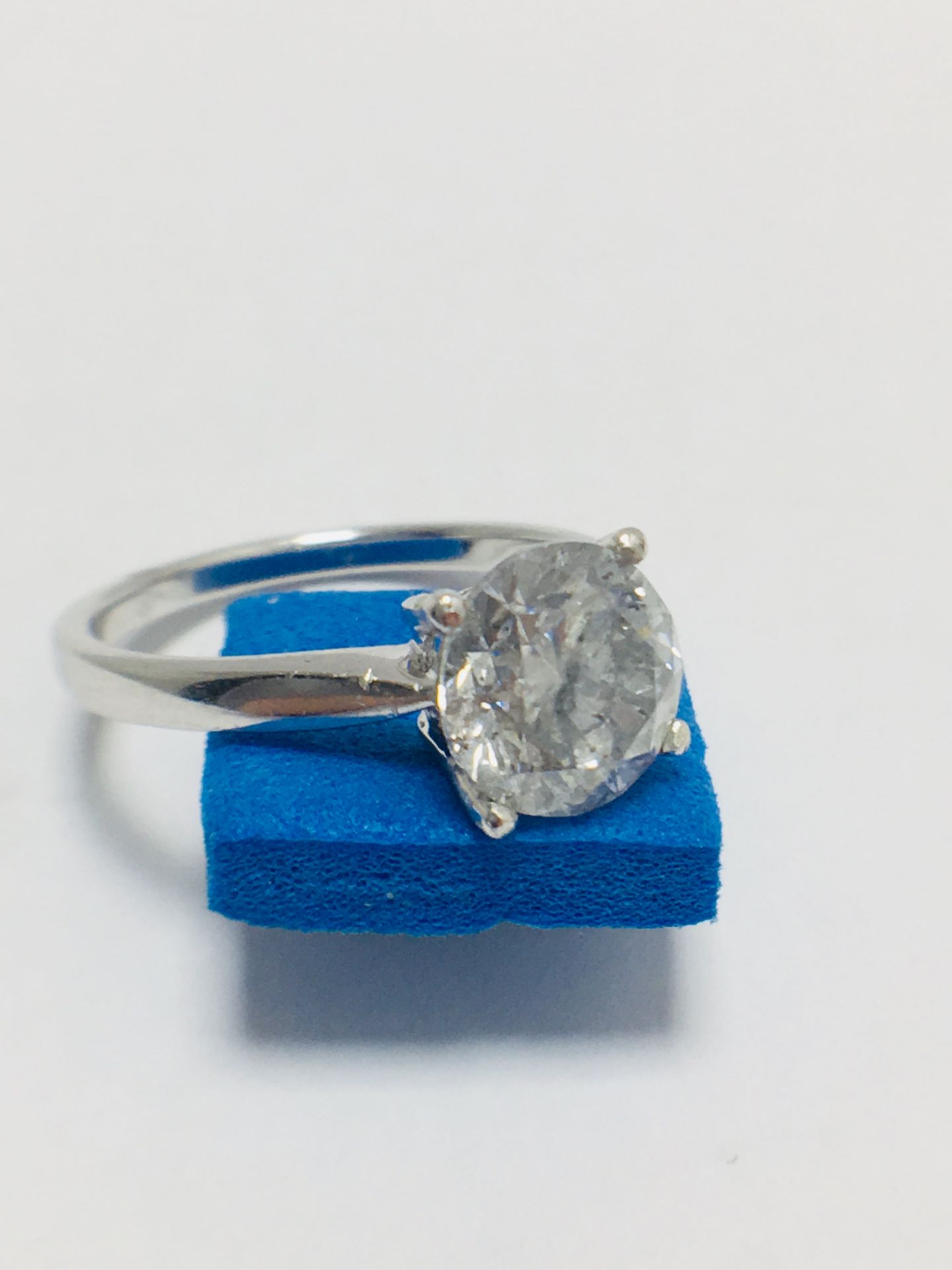 1.60ct round Brilliant cut diamond solitaire ring - Image 3 of 4