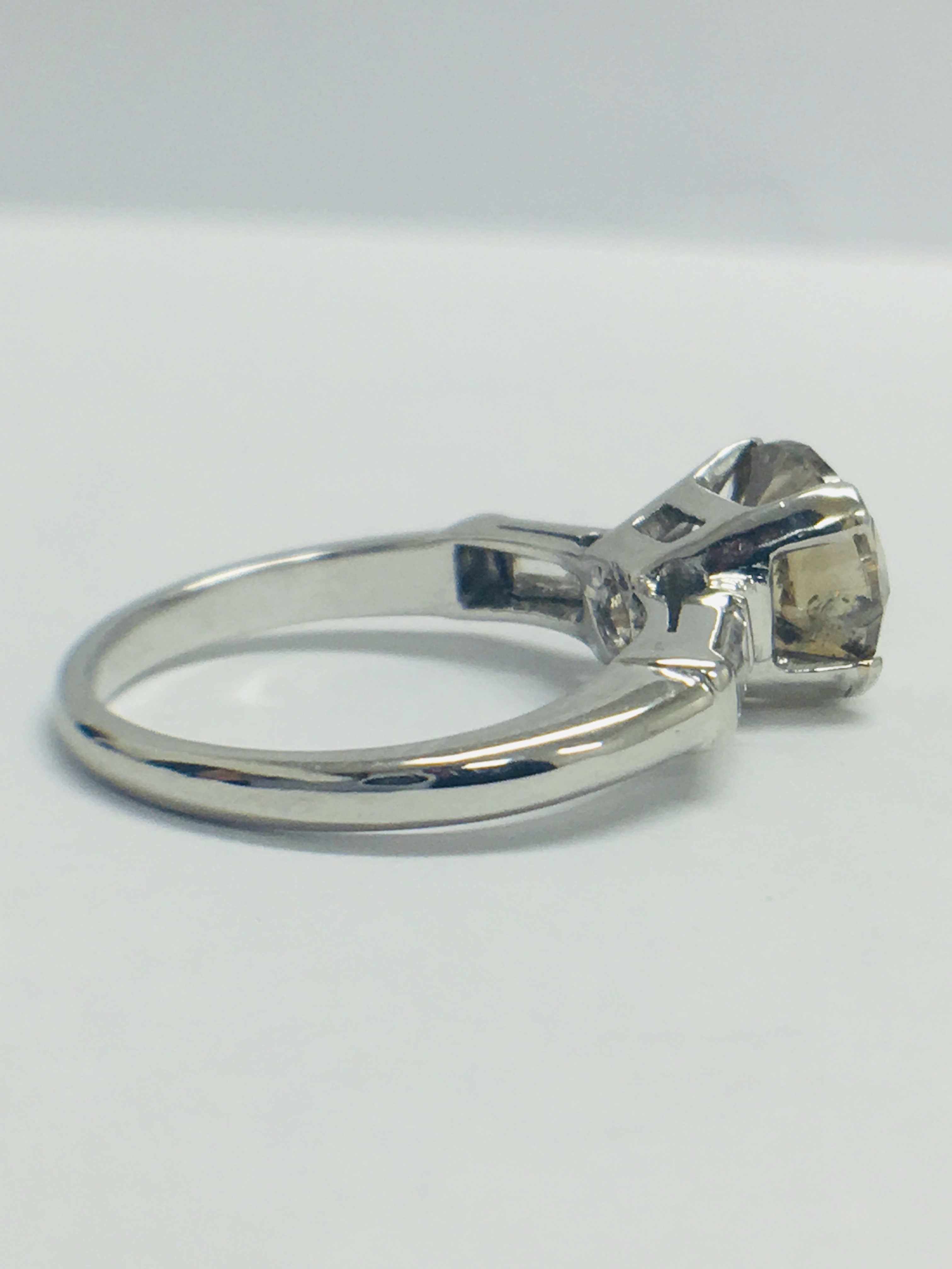 PLATINUM DIAMOND RING - Image 6 of 9