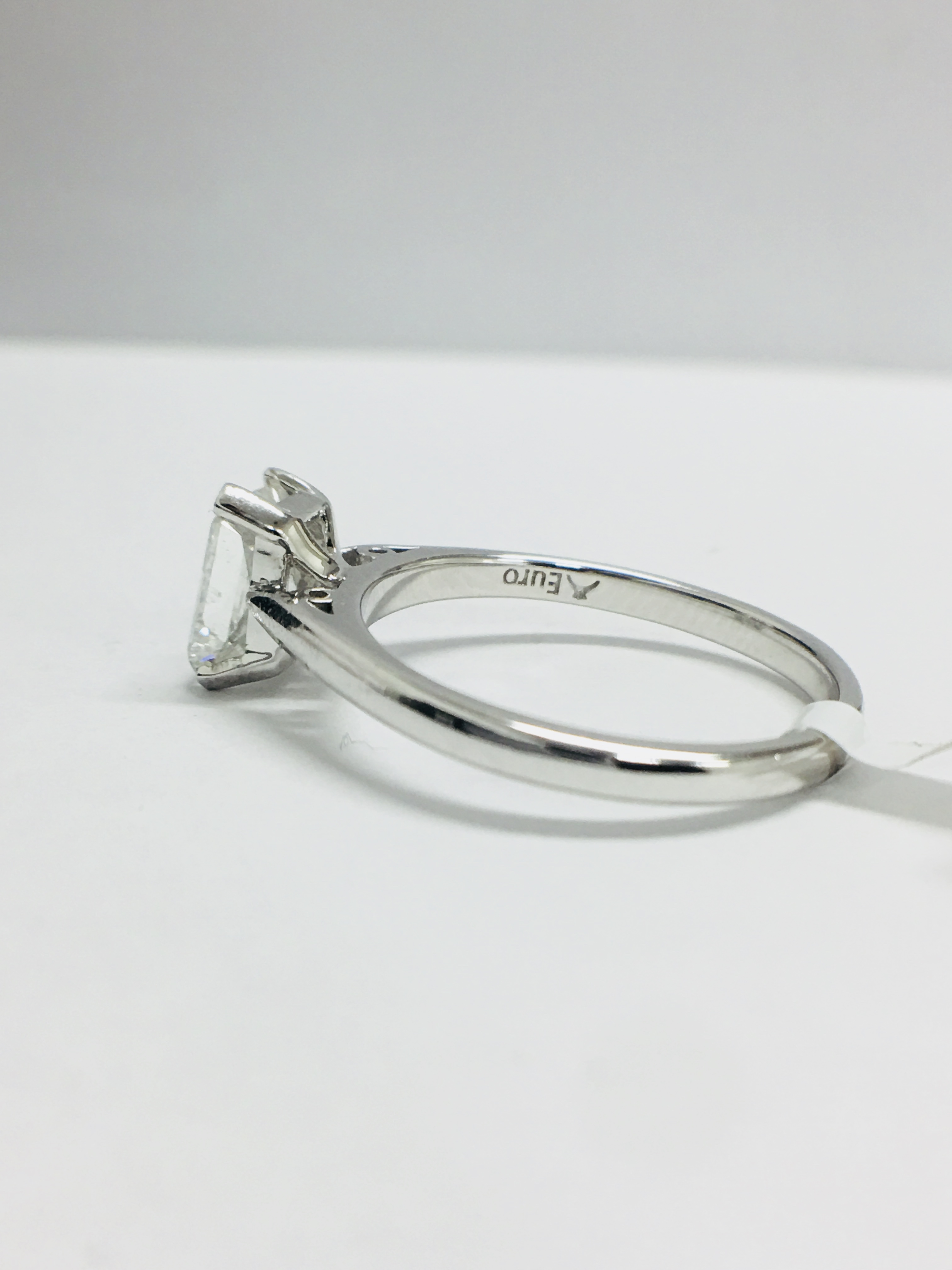 1Ct Radiant Cut Diamond Solitaire Platinum Ring, - Image 4 of 7