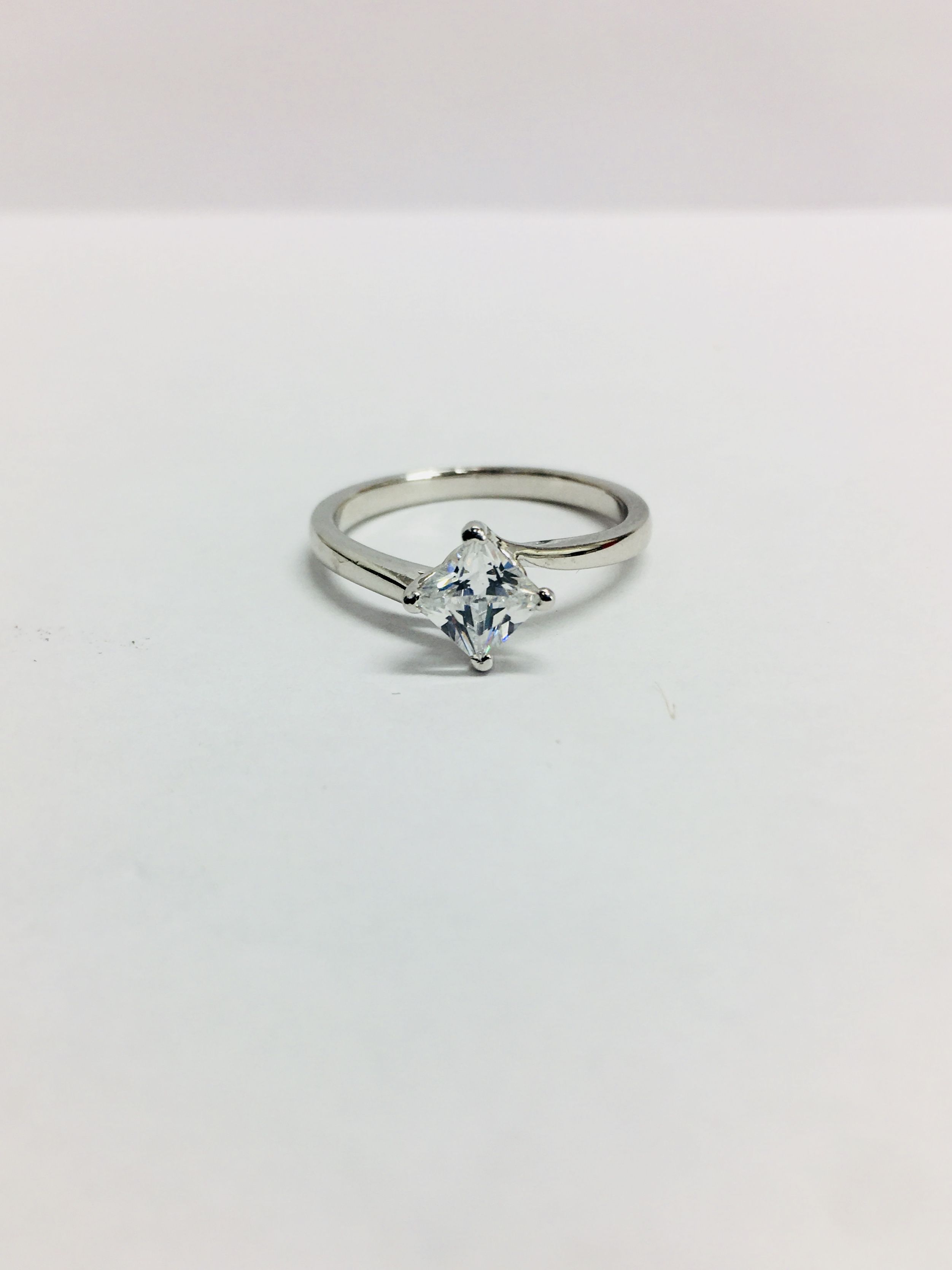 1.02Ct Princess Cut Diamond Solitaire Ring, - Image 2 of 7