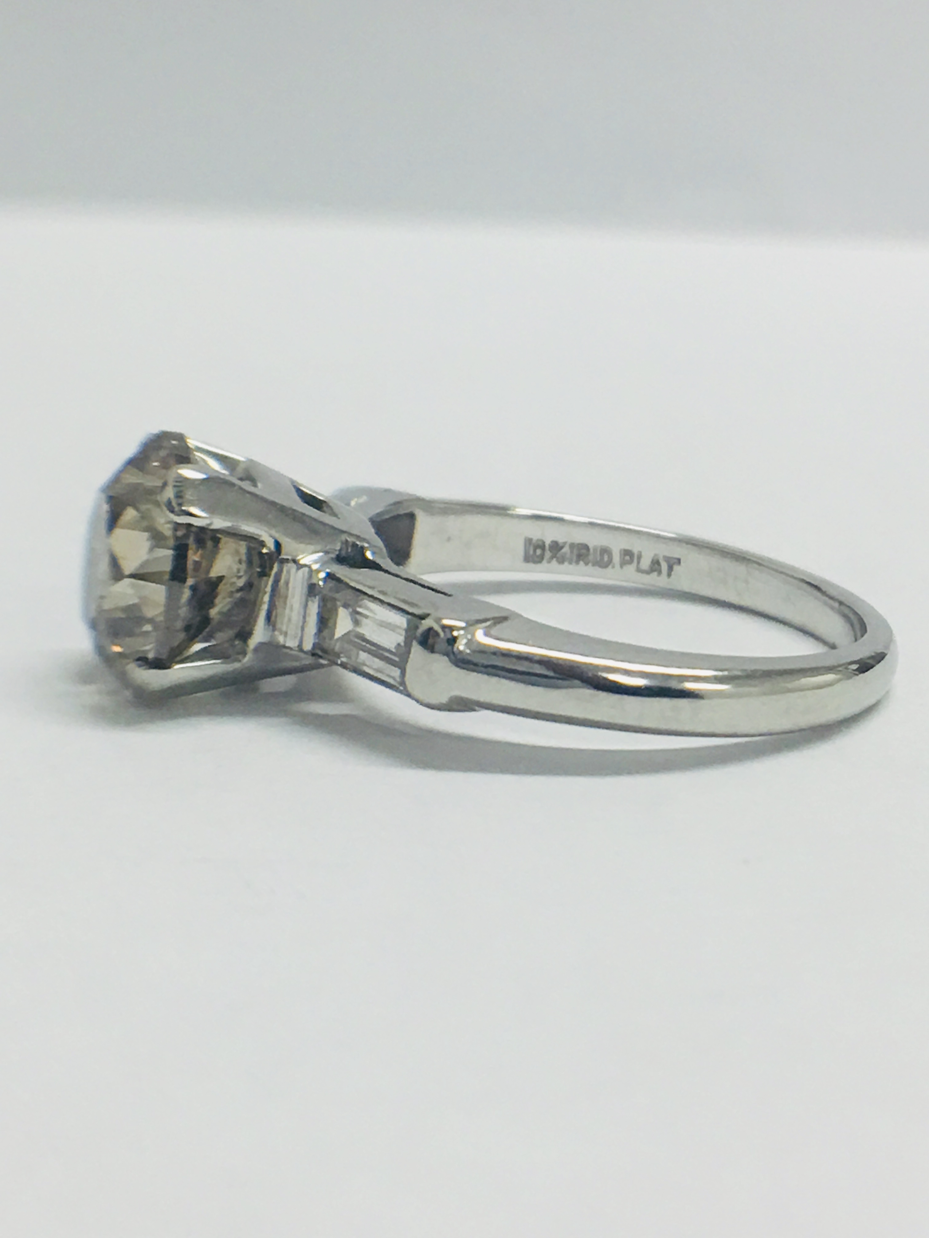 PLATINUM DIAMOND RING - Image 3 of 9