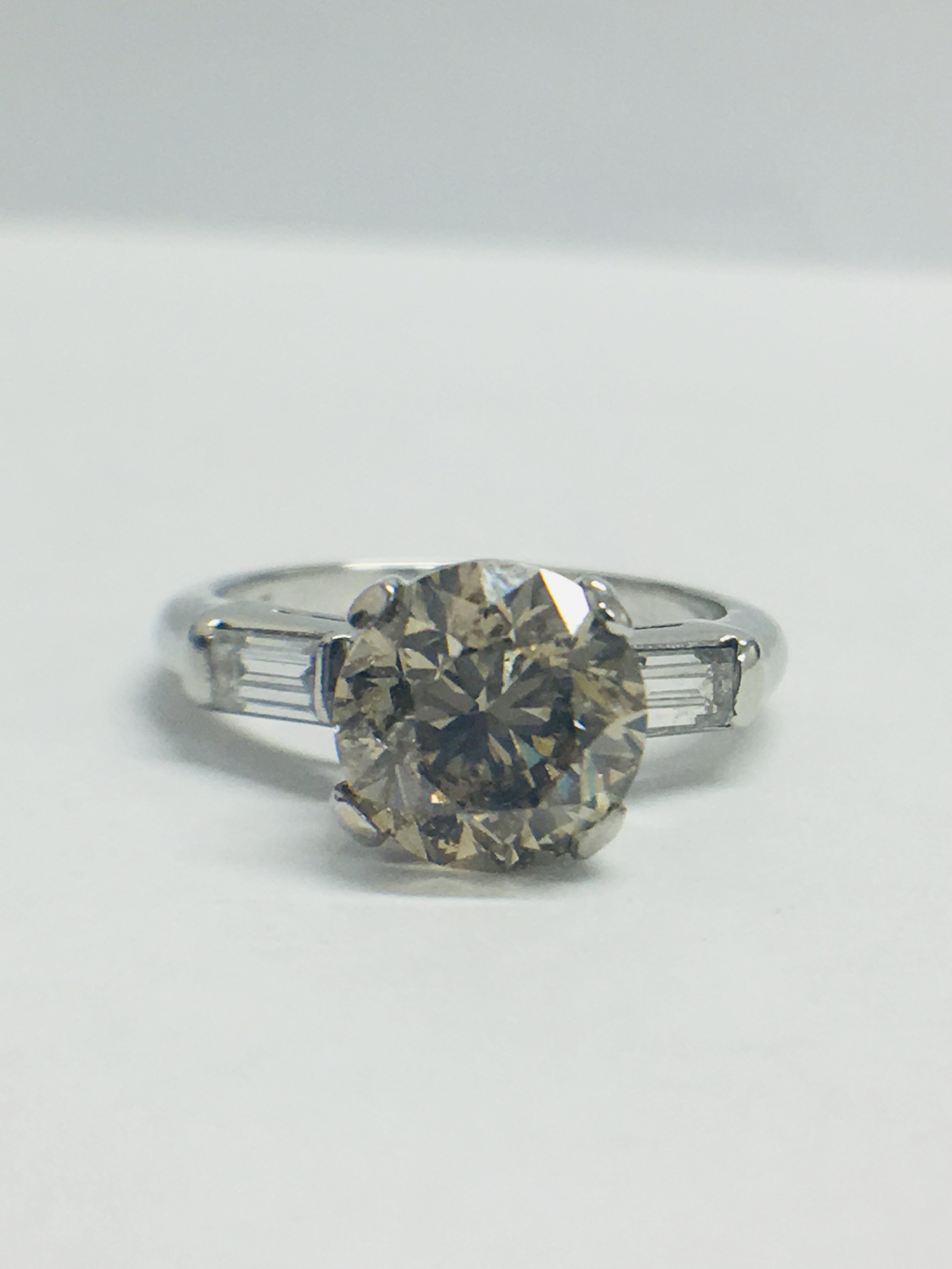 PLATINUM DIAMOND RING - Image 8 of 9