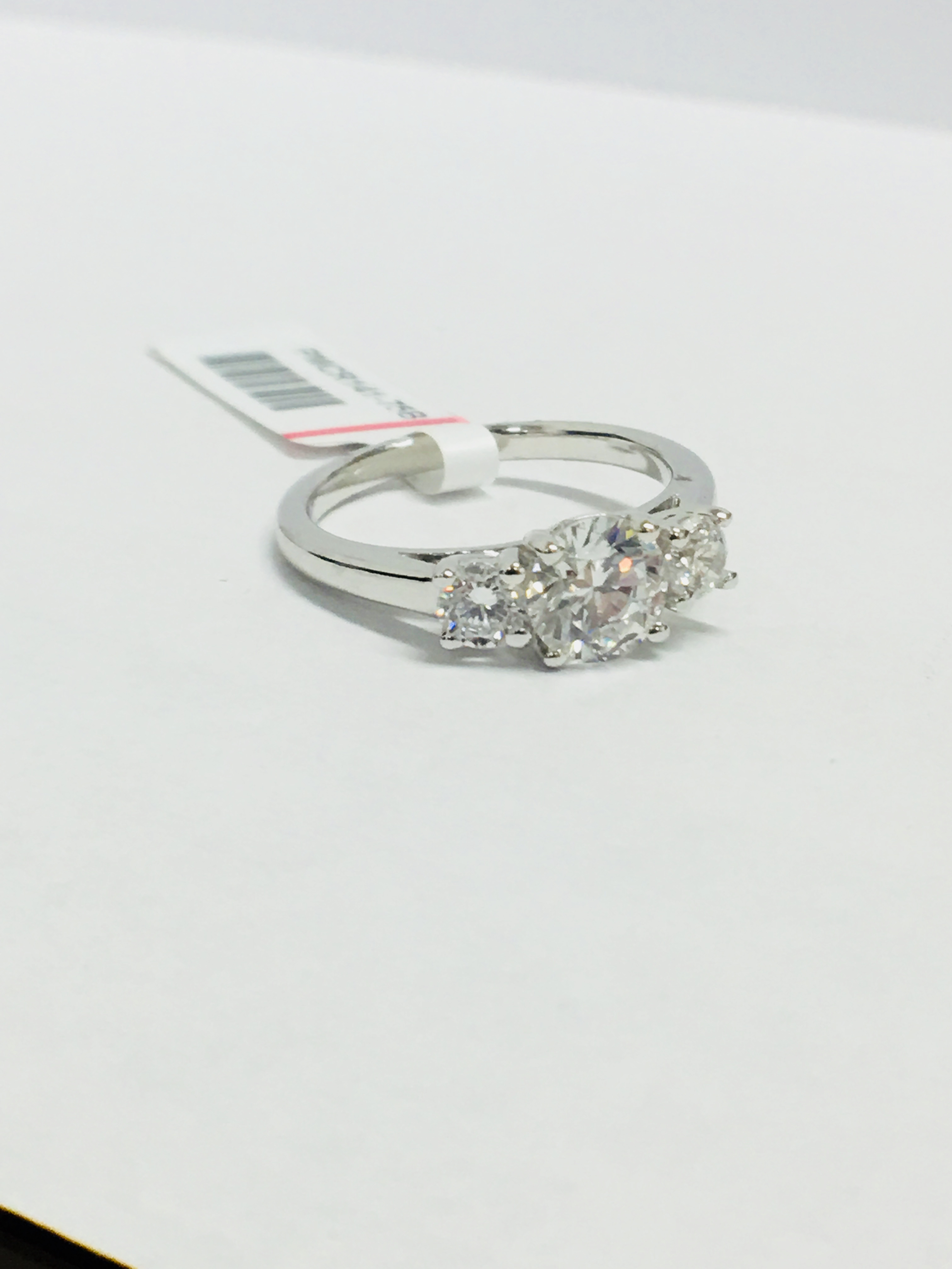 1.00Ct Diamond Trilogy Ring. - Image 2 of 6