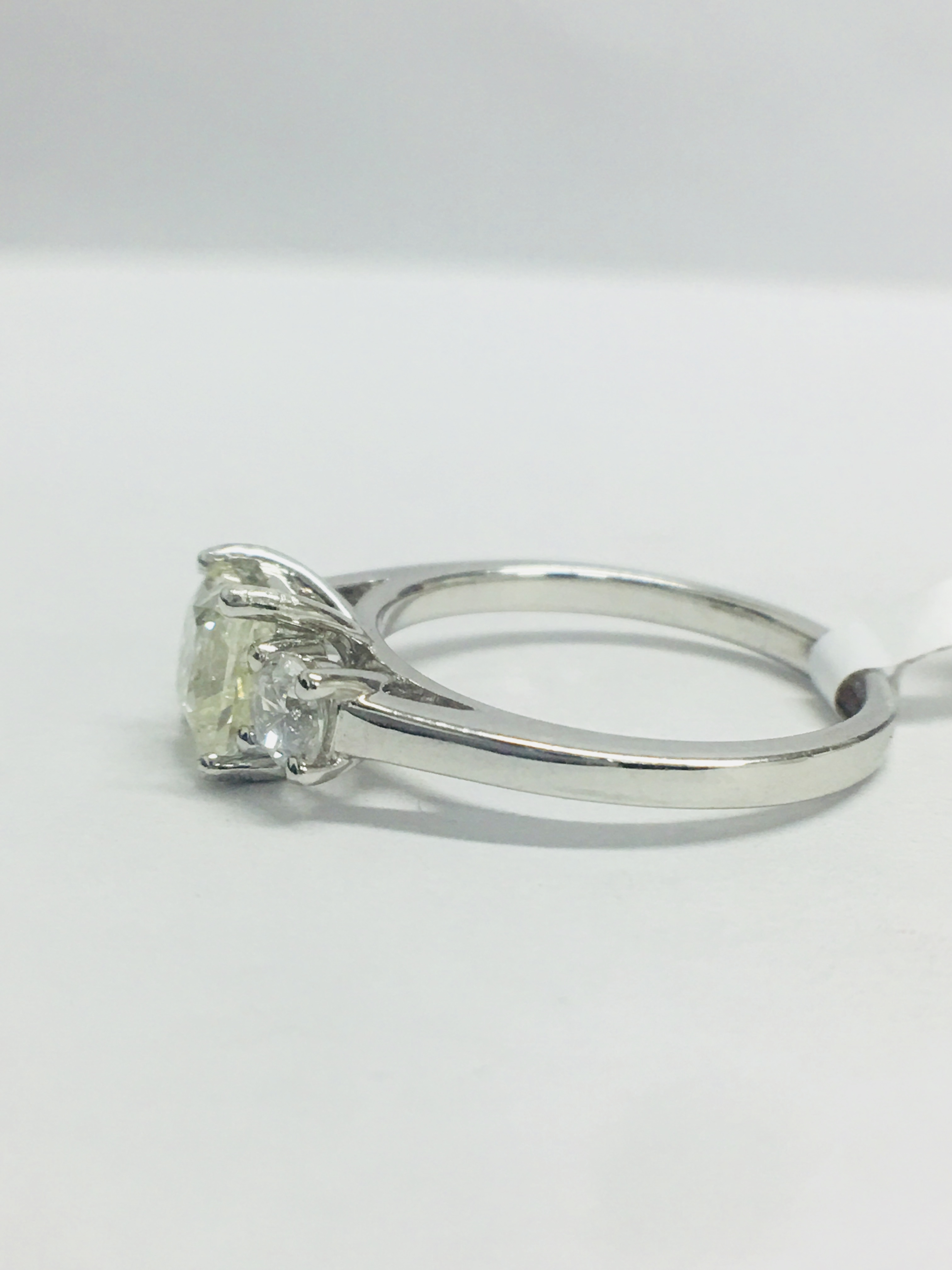 Platinum Diamond Trilogy Ring 1.50Ct Diamond Total, - Image 3 of 7