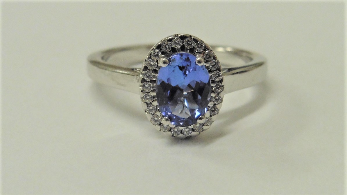 Tanzanite And Diamond Cluster Ring Set In Platinum. - Image 2 of 3