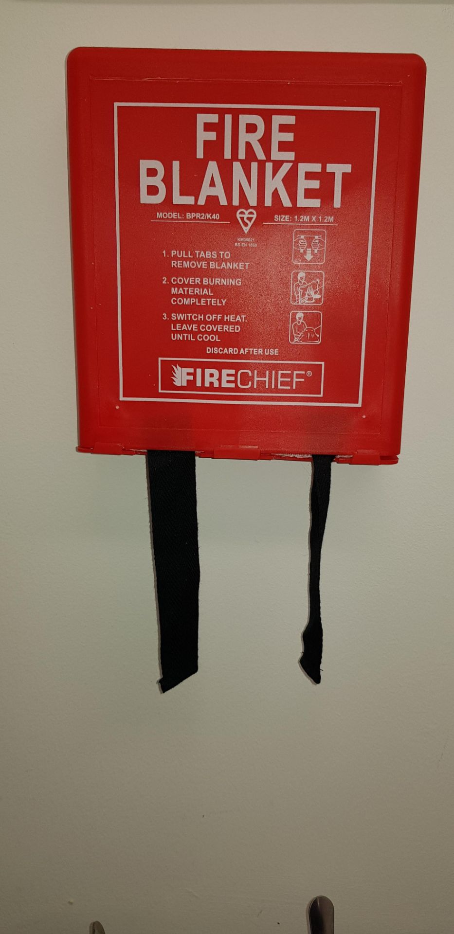 2 x Dry Powder Fire Extinguishers and Fire Blanket - Image 2 of 2