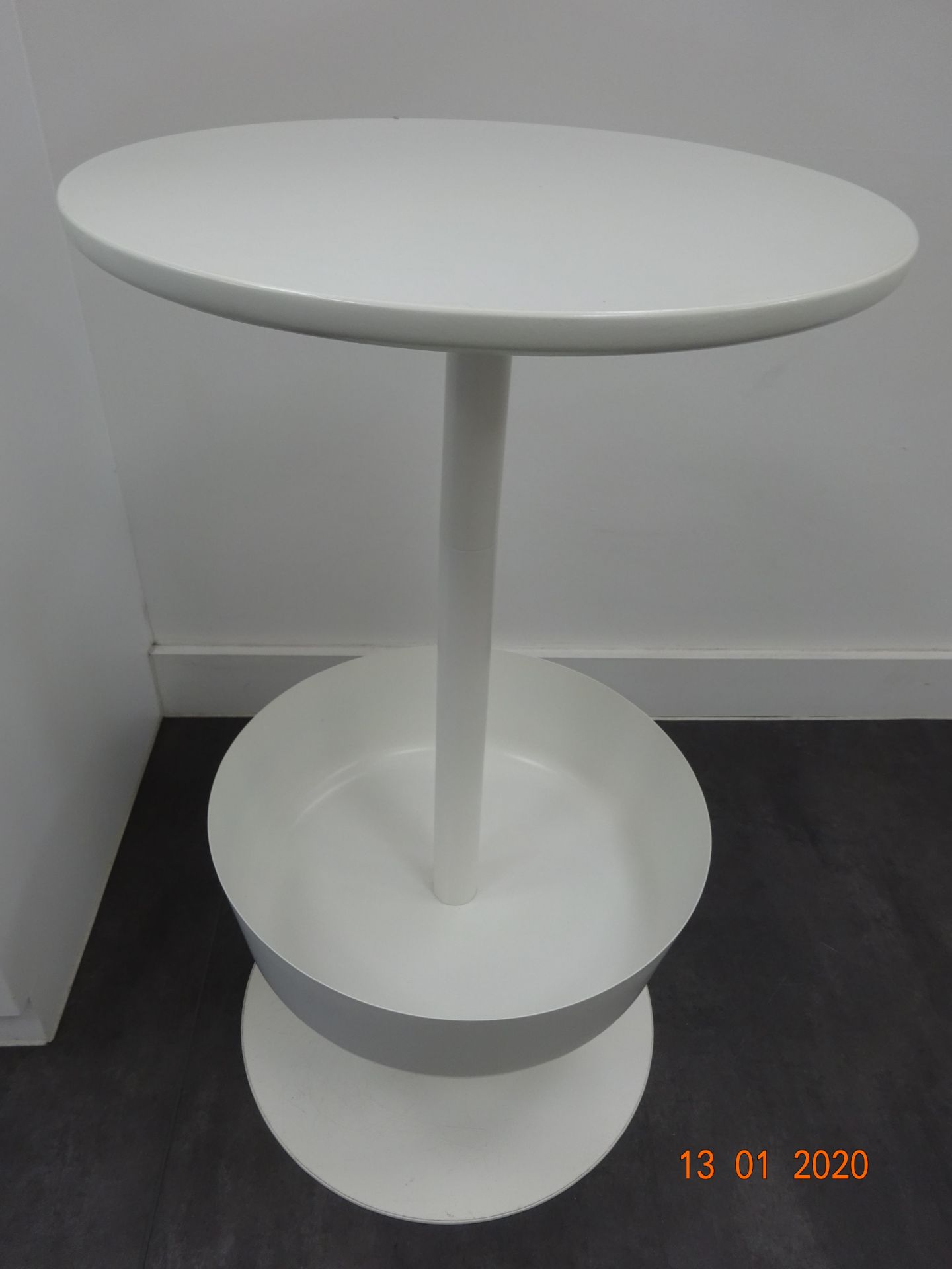 Circular Display Table - Image 2 of 3