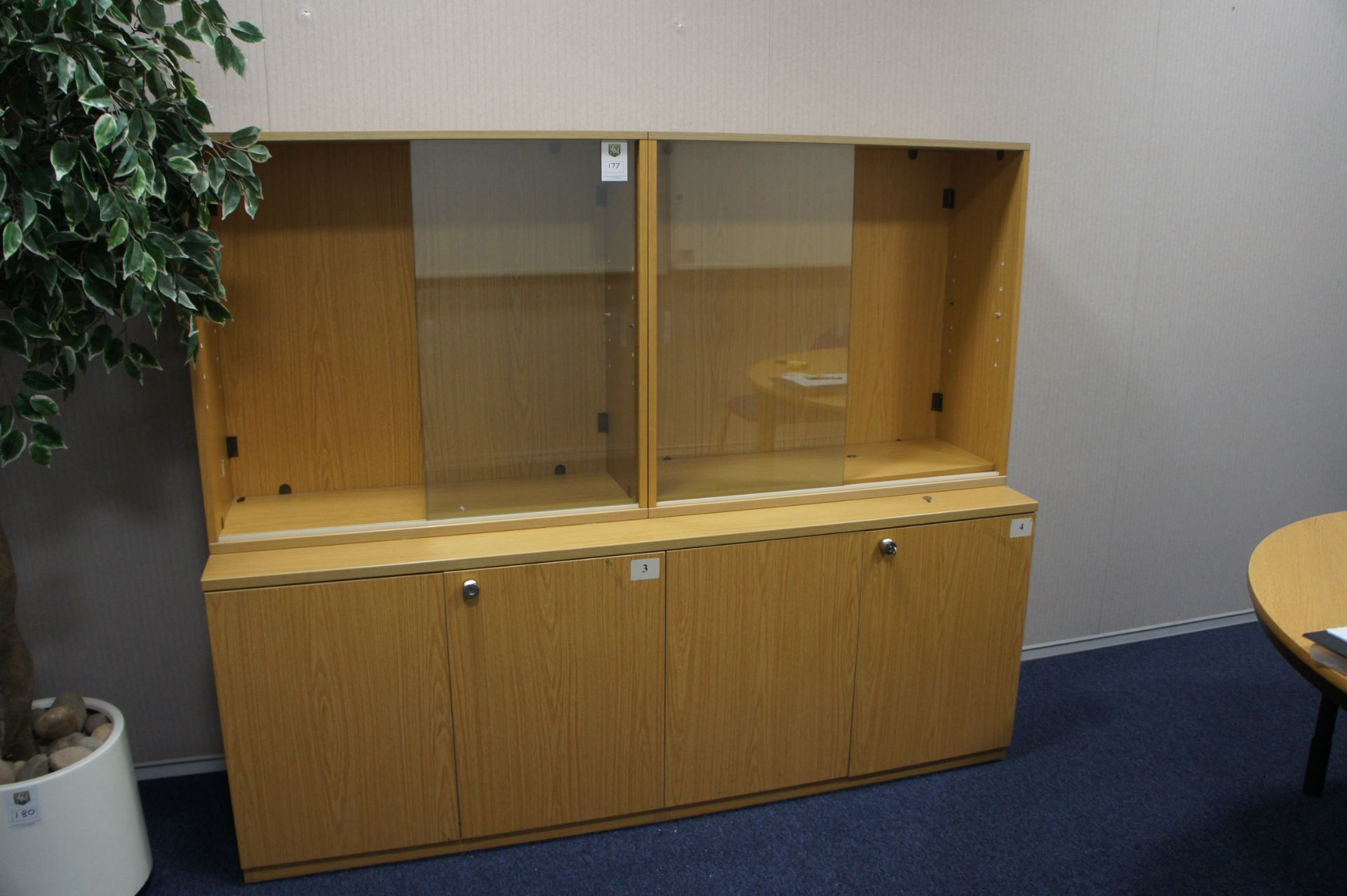 Sideboard comprising 2 x display cases 2 x cupboards