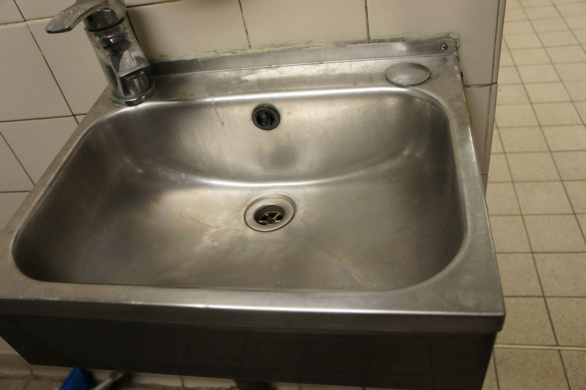 Stainless steel hand wash sink - Image 2 of 2