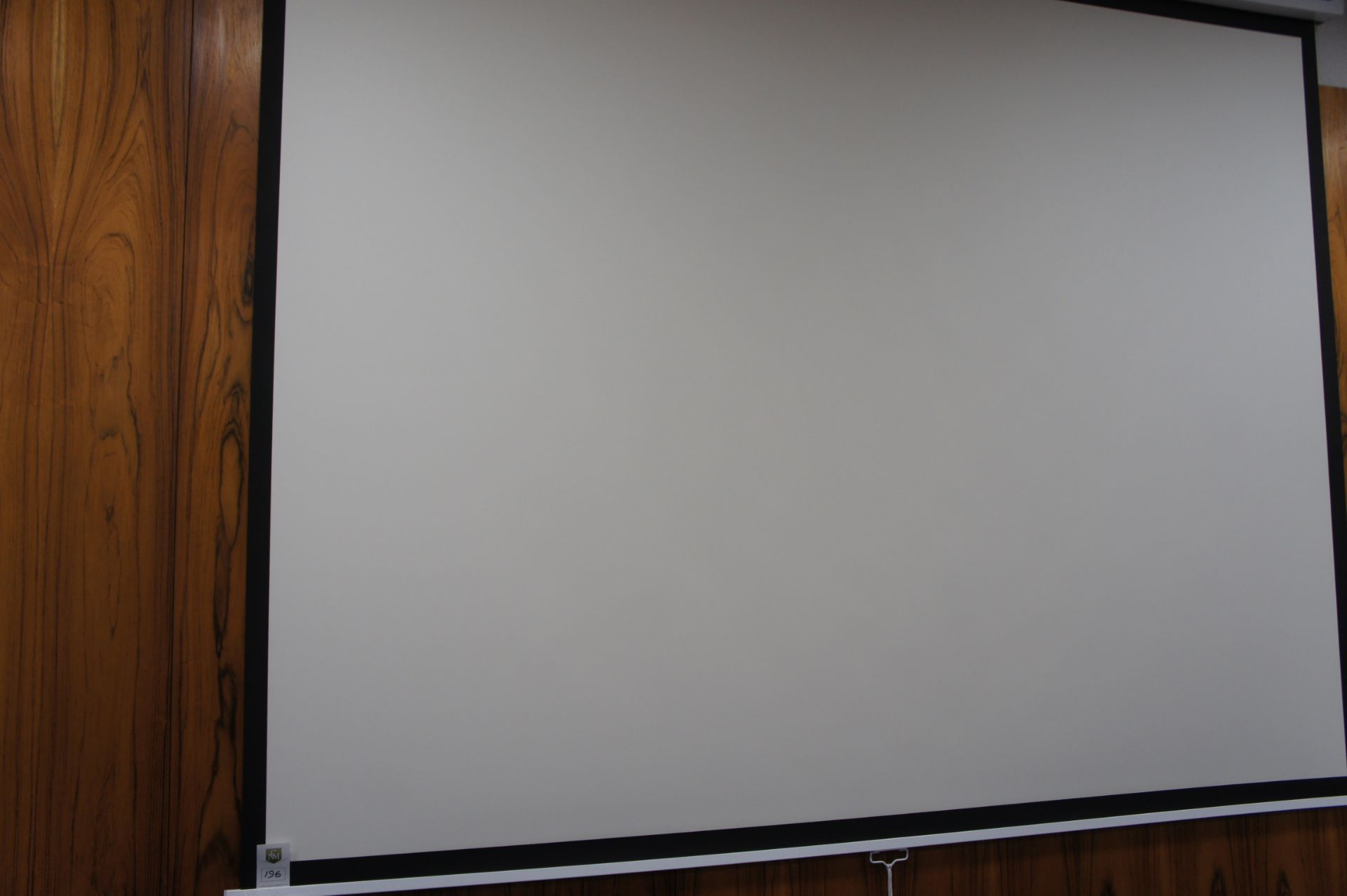Rollaway projector screen
