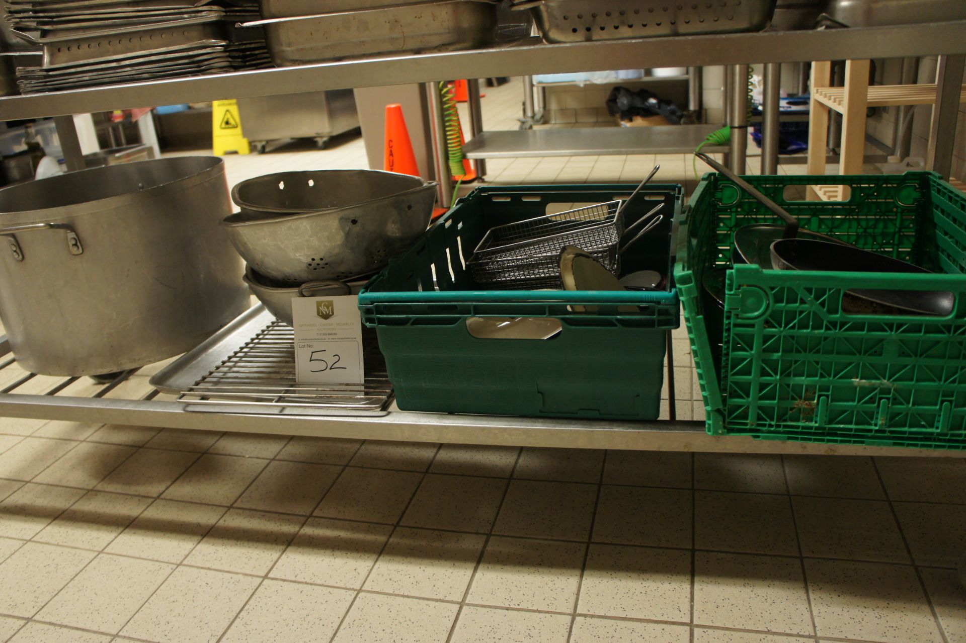 A miscellaneous quantity of kitchen utensils and sundries, as lotted - Image 2 of 2