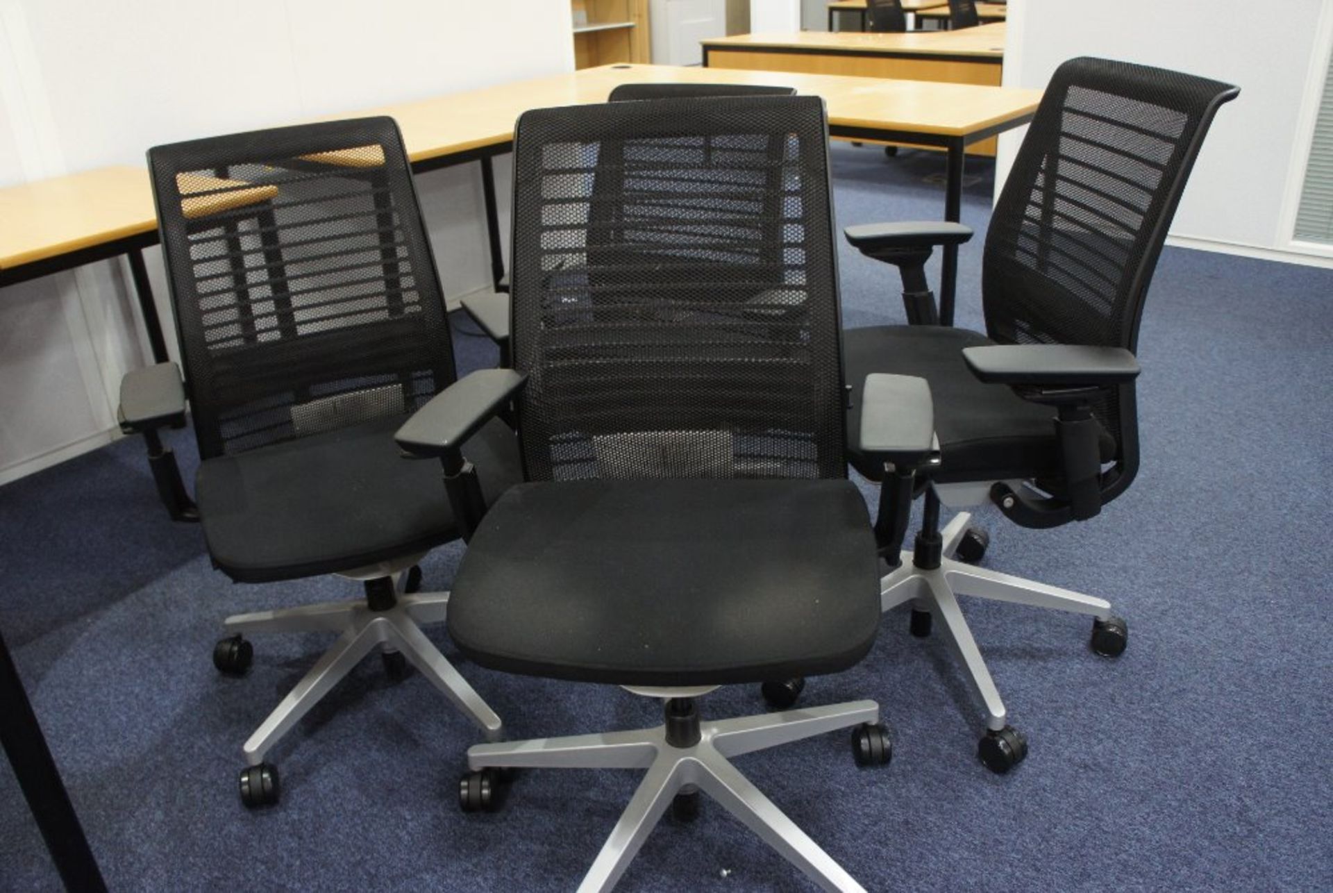 4 x Steelcase 67012 Strasbourg gas lift office chairs