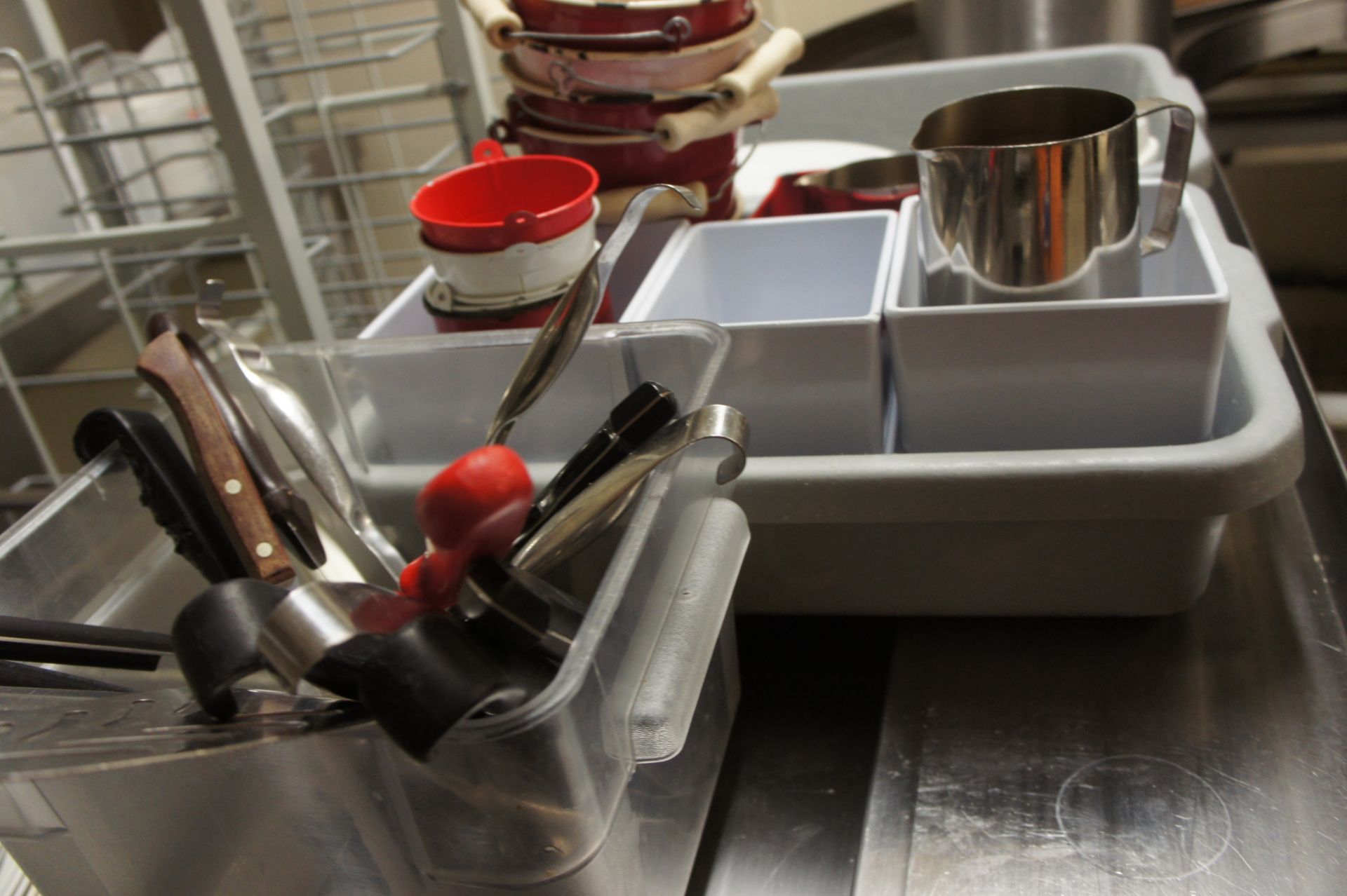 A mixed quantity of kitchen sundries, as lotted - Image 2 of 2