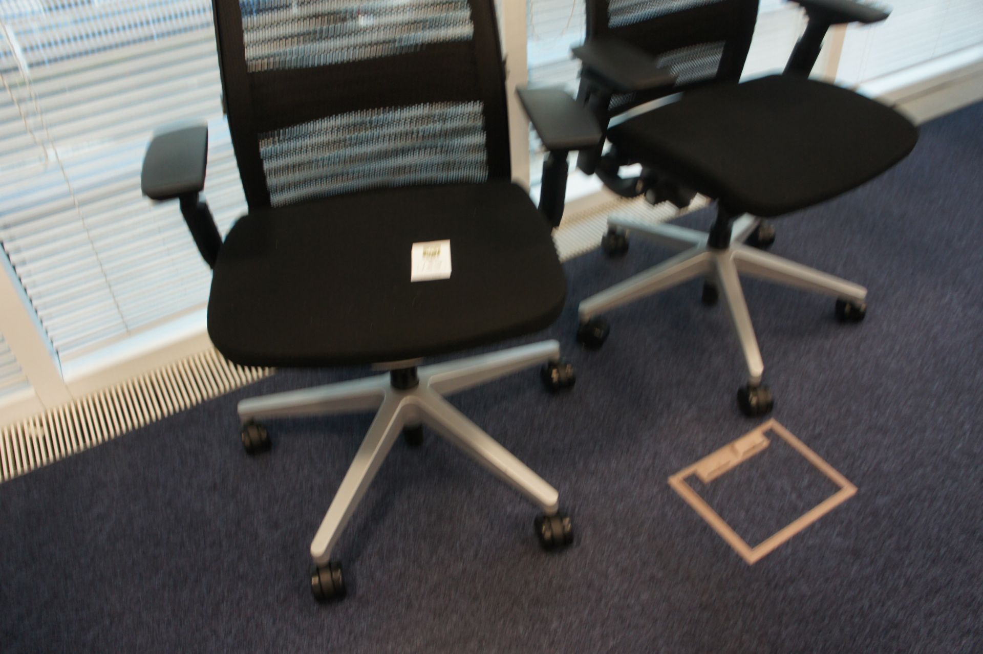 2 x Steelcase 67012 Strasbourg gas lift office chairs - Image 2 of 2