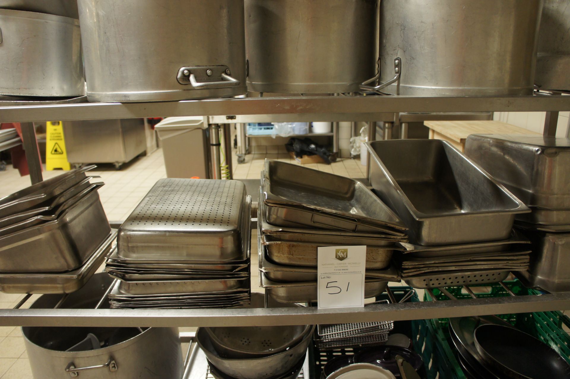 A quantity of baking/roasting tins, as lotted