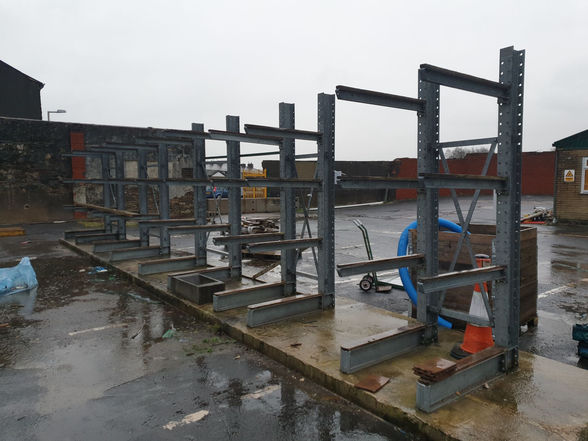5 x Bays of Galvanized Cantilever Outdoor Racking - Image 2 of 4