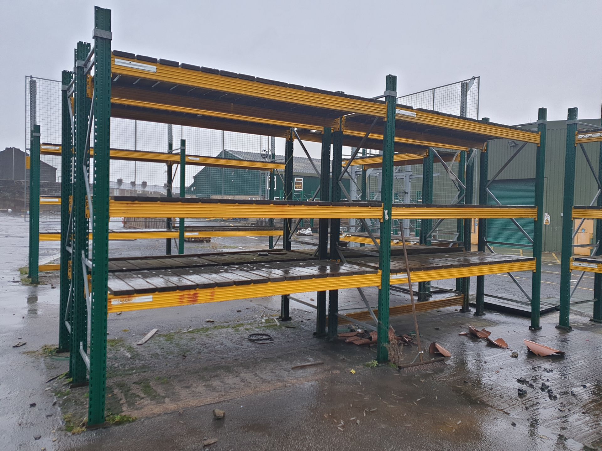 2 x Bays of Heavy Duty Outdoor Spec Racking with shelves