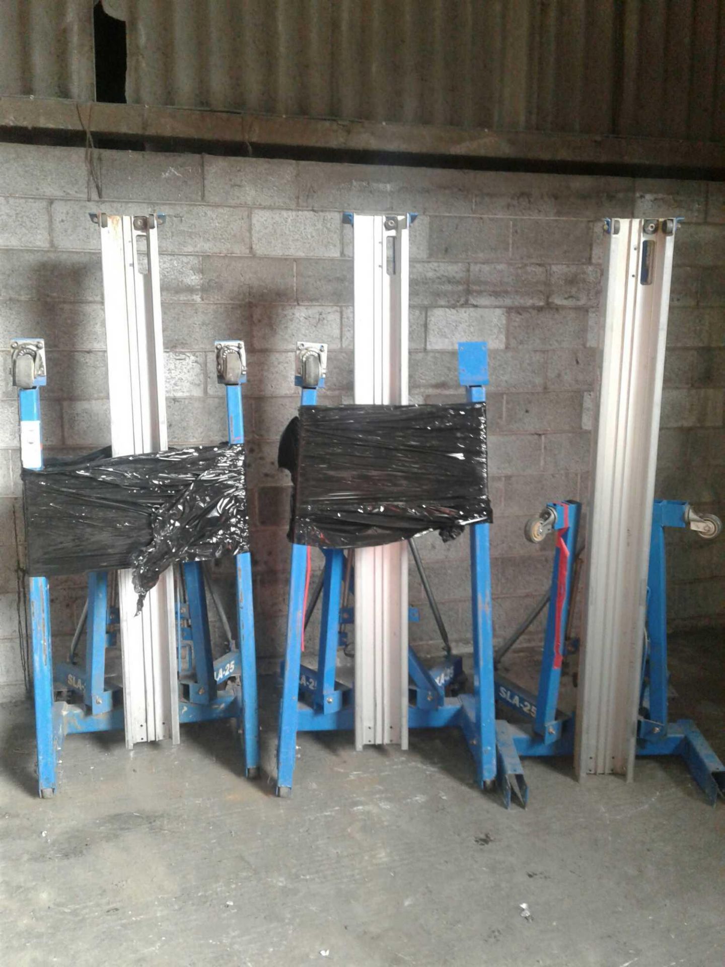 3 x SLA-25 genie material lifts