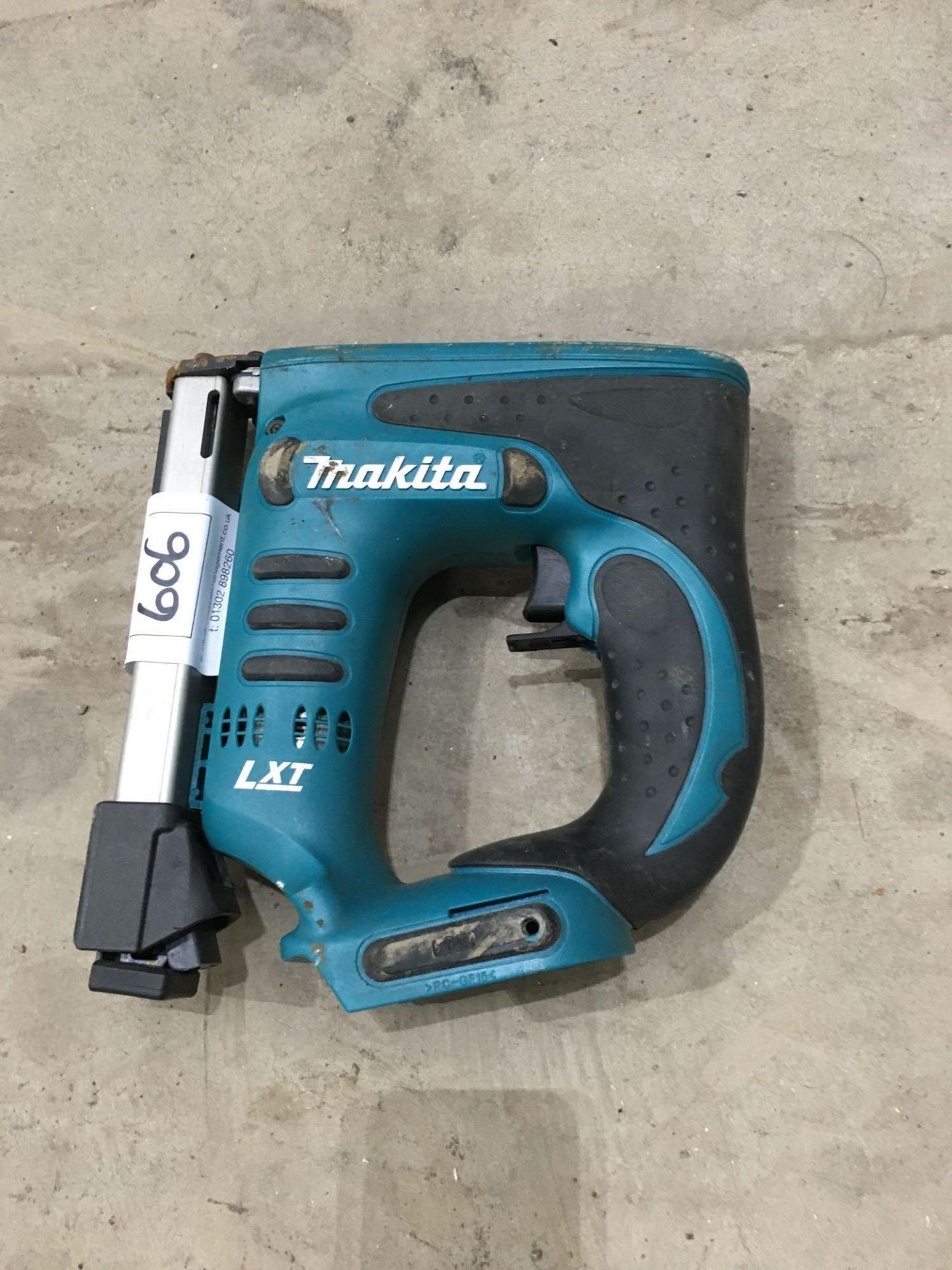 Makita cordless stapler