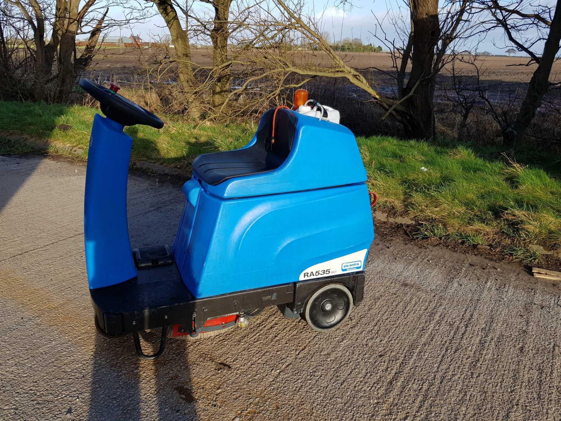 Cleanfix RA535 ride on scrubber dryer DEMO HRS ONLY - Bild 3 aus 6