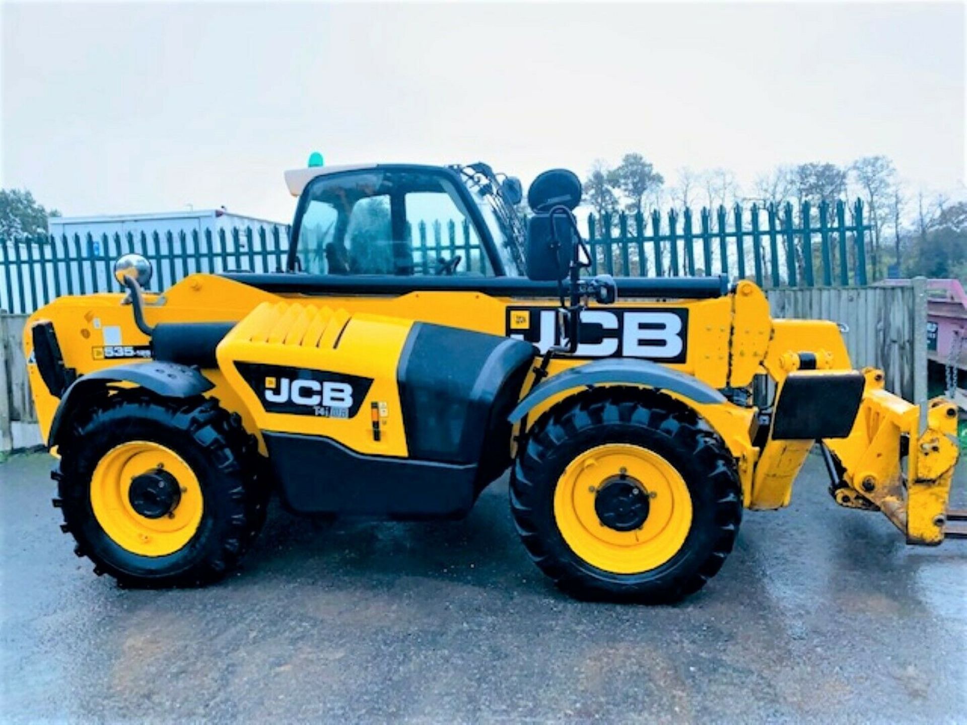 JCB 535-125 Hi Viz