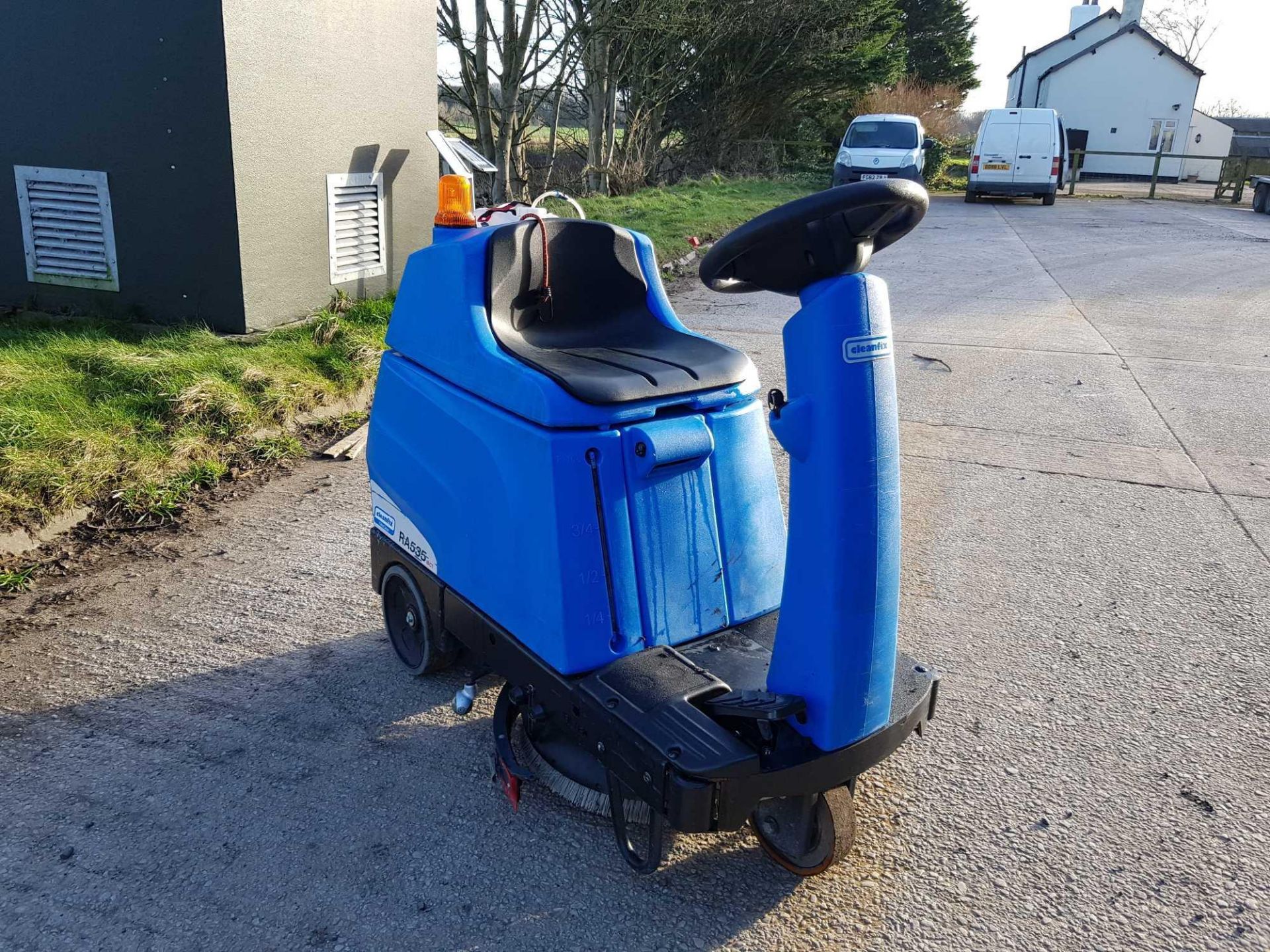 Cleanfix RA535 ride on scrubber dryer DEMO HRS ONLY - Bild 4 aus 6