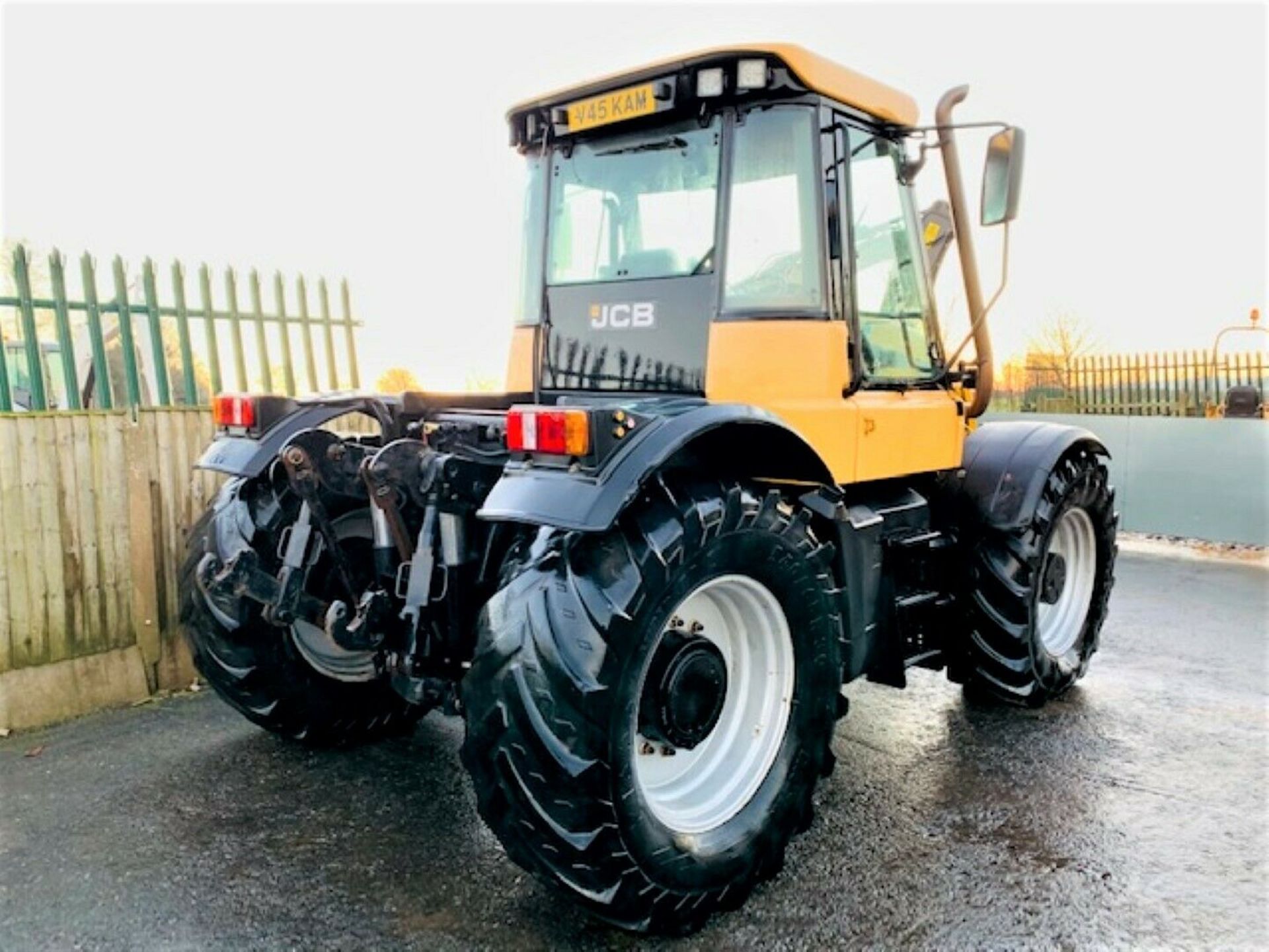 JCB Fastrac 3185 Tractor - Image 4 of 12