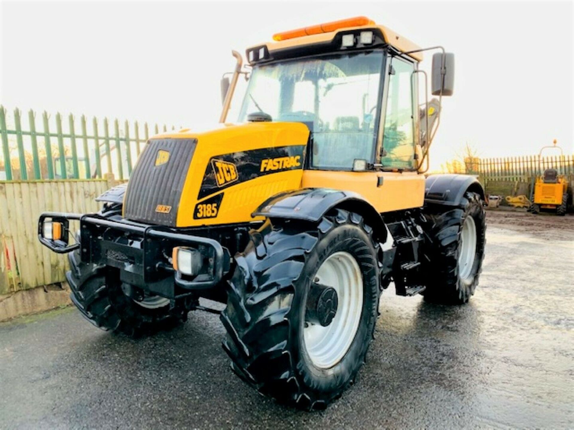 JCB Fastrac 3185 Tractor - Image 3 of 12