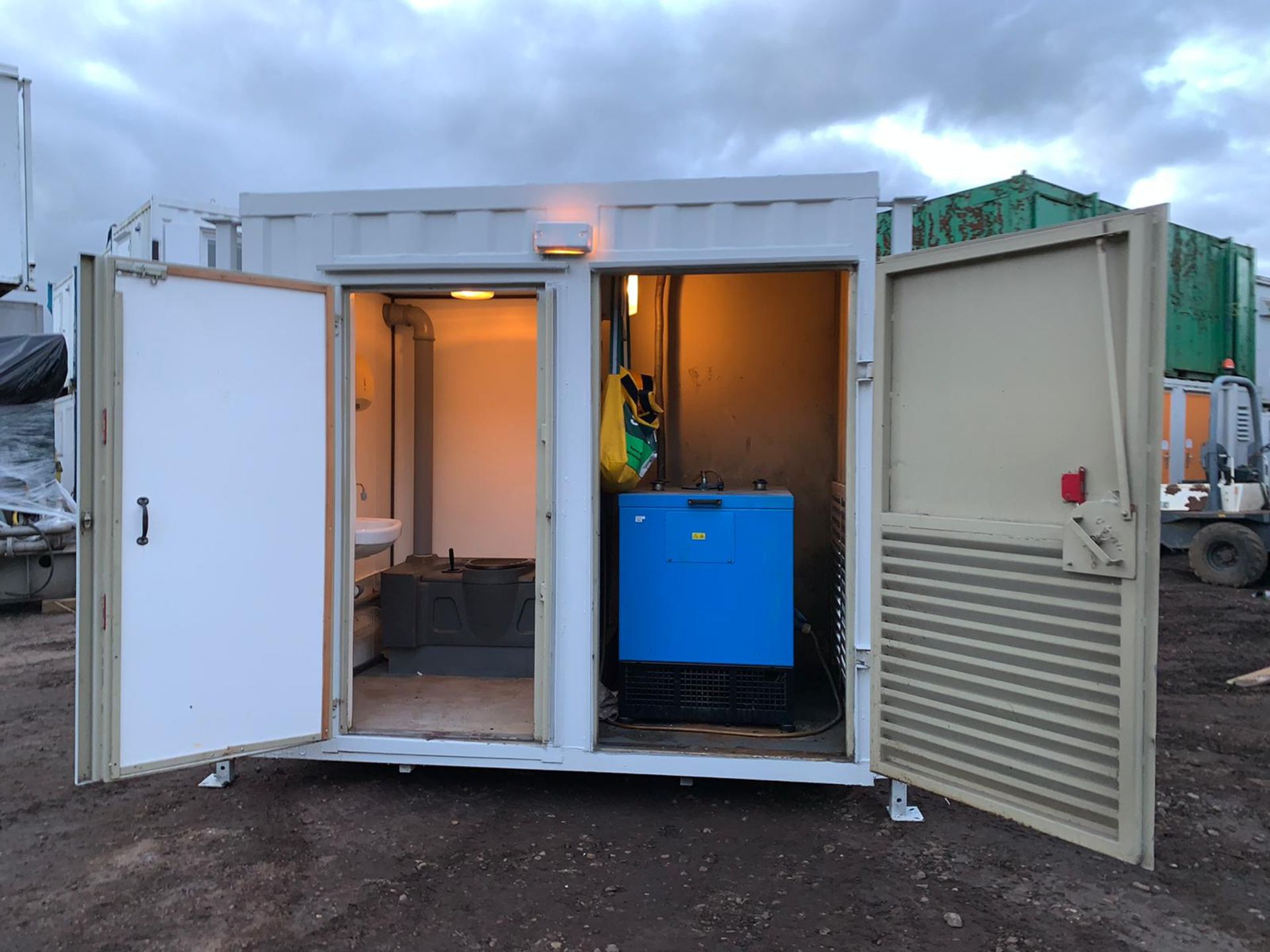 24x9 Anti Vandal Steel Welfare Unit Complete With 10kva Generator - Image 2 of 10