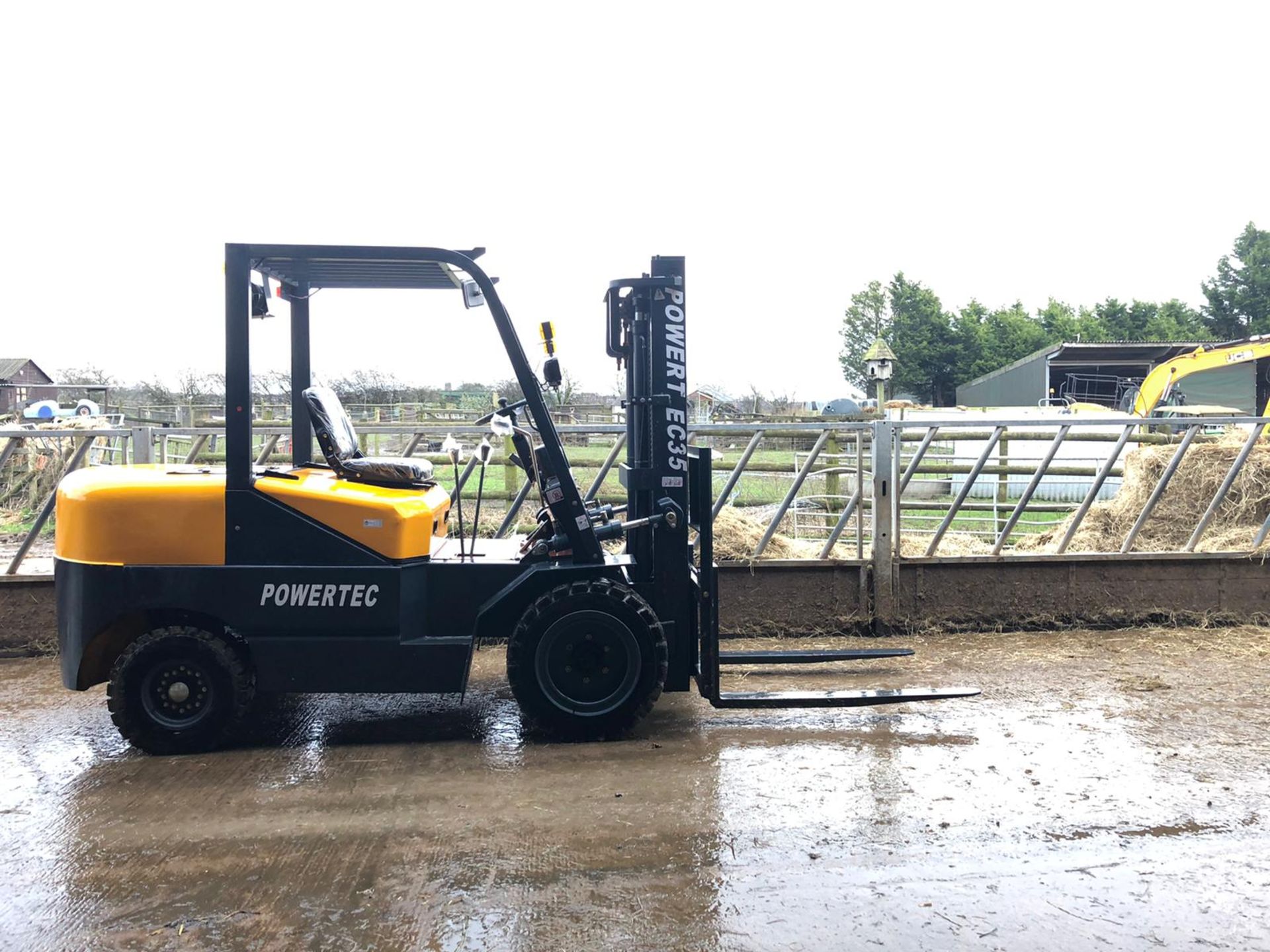 Powertek C35 Fork Lift - Image 3 of 5