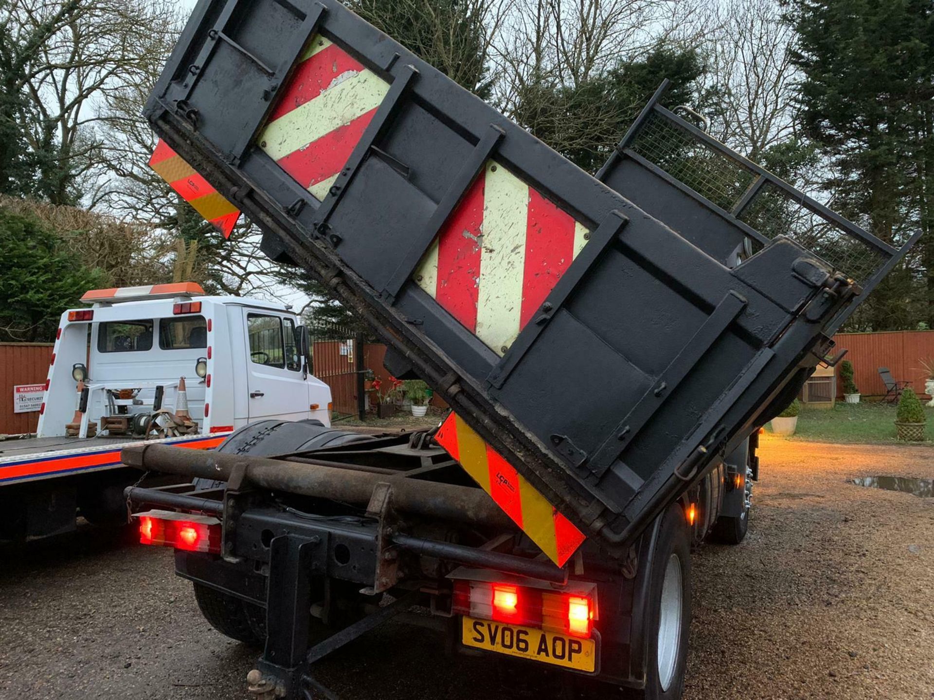 Mercedes 1823 3 Way Tipper 18 Ton Truck - Image 7 of 9