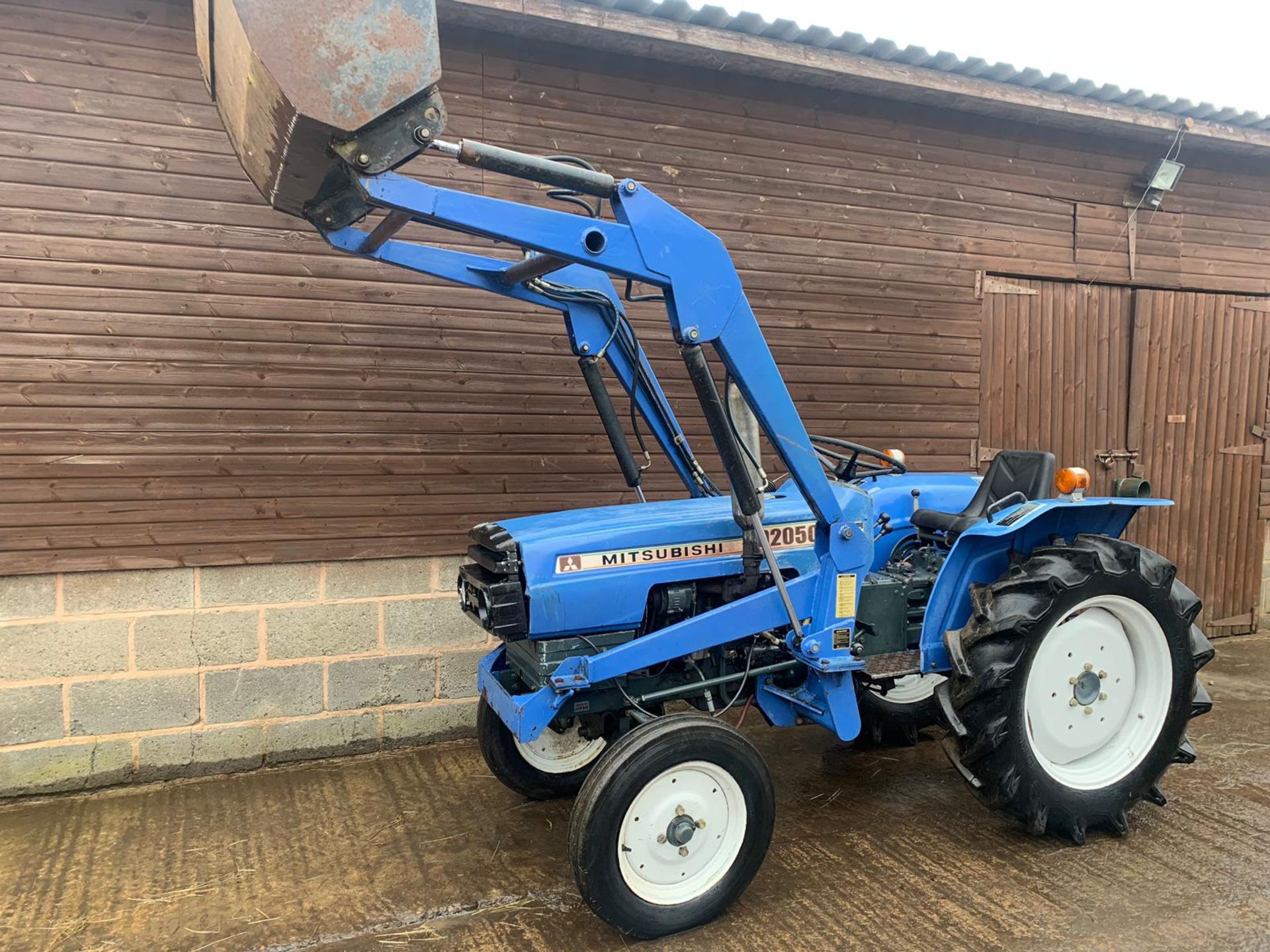 Mitsubishi D2050 Compact Tractor & Loader