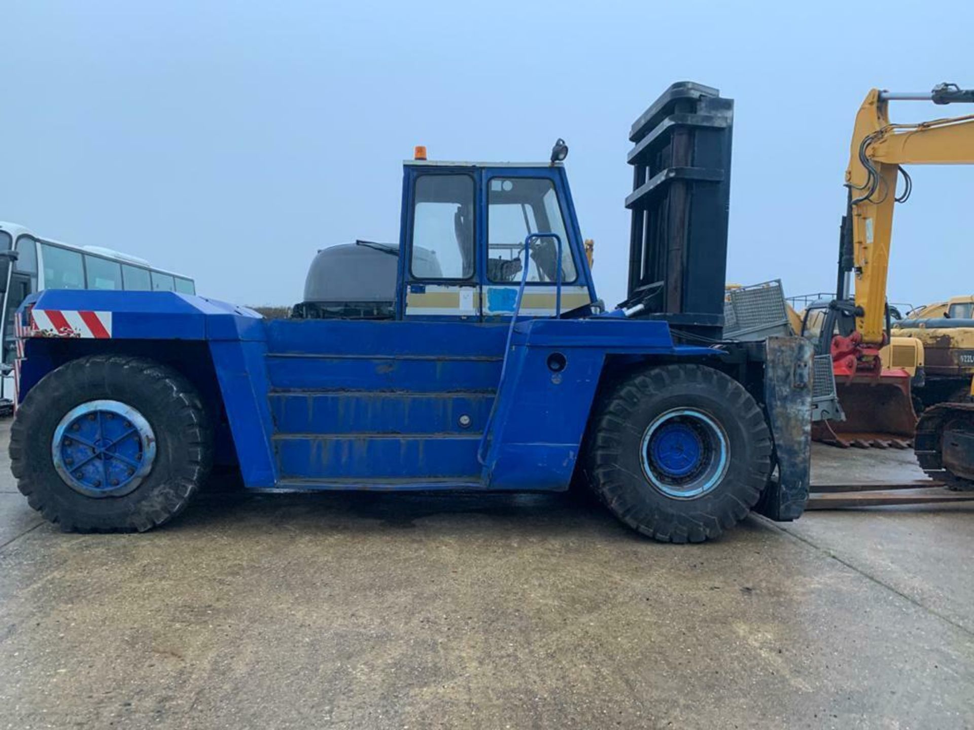 Lansing Henley Ltd Container Handler Hermes 28TR