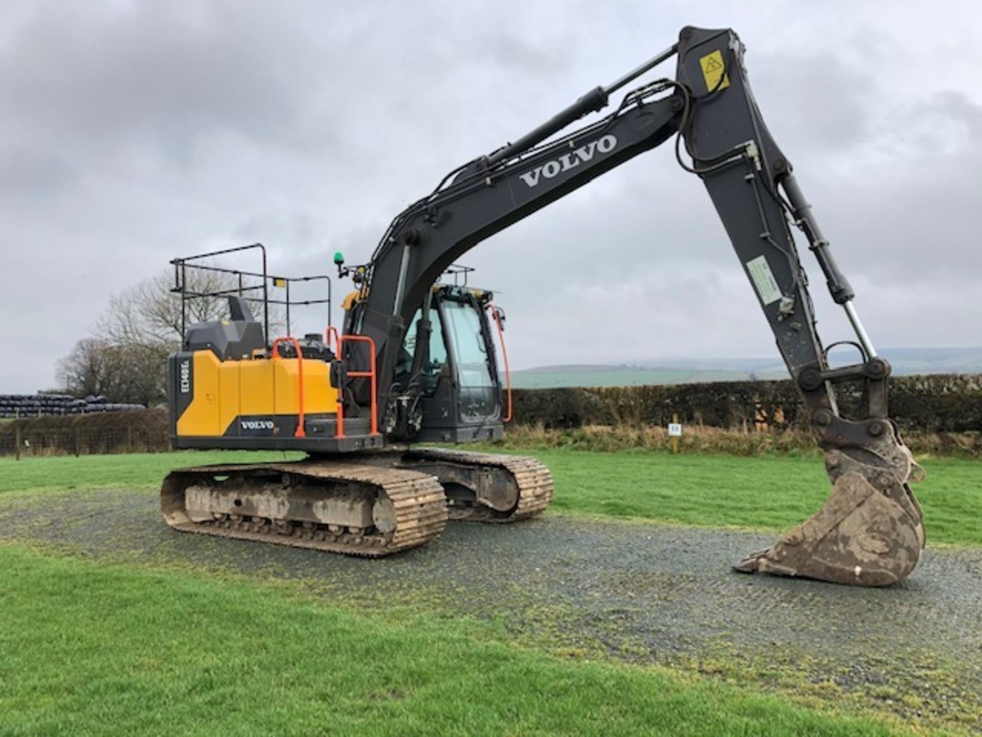 Volvo EC140EL Excavator - Image 6 of 10