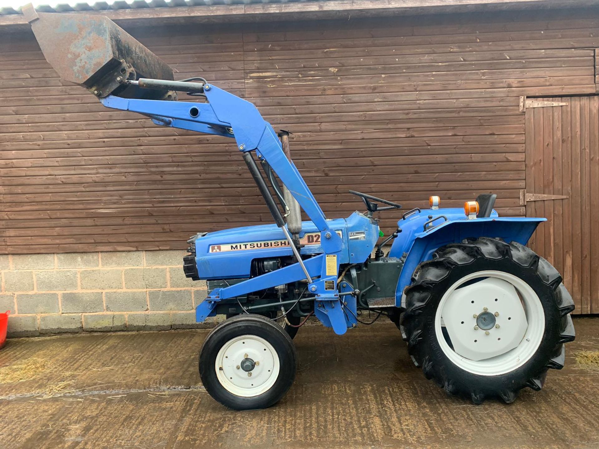 Mitsubishi D2050 Compact Tractor & Loader - Image 3 of 9