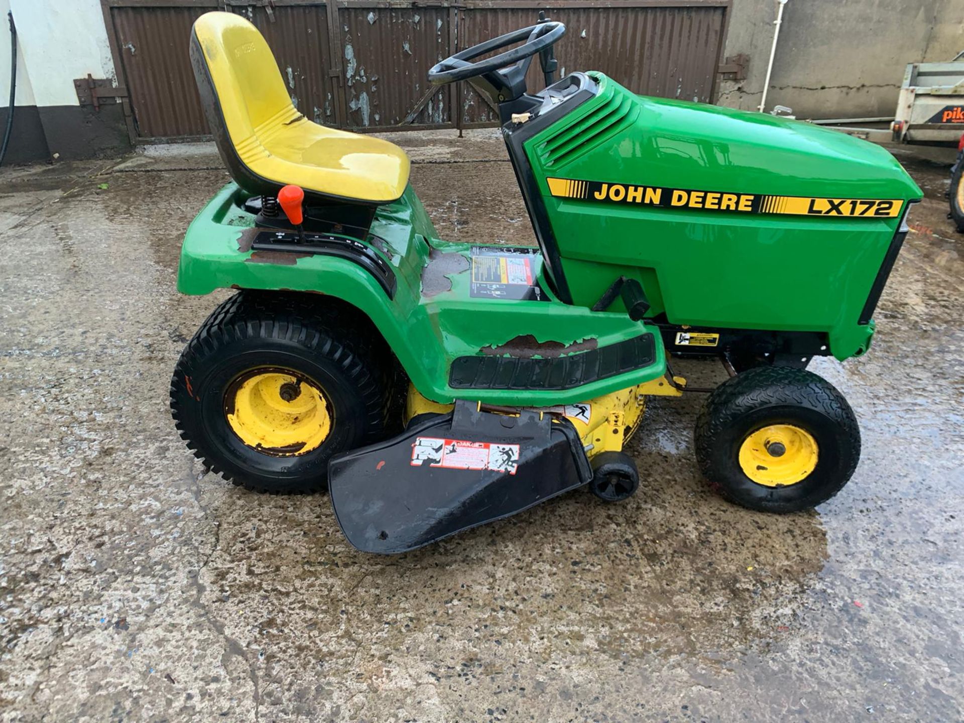 John Deere petrol ride on mower - Image 2 of 2