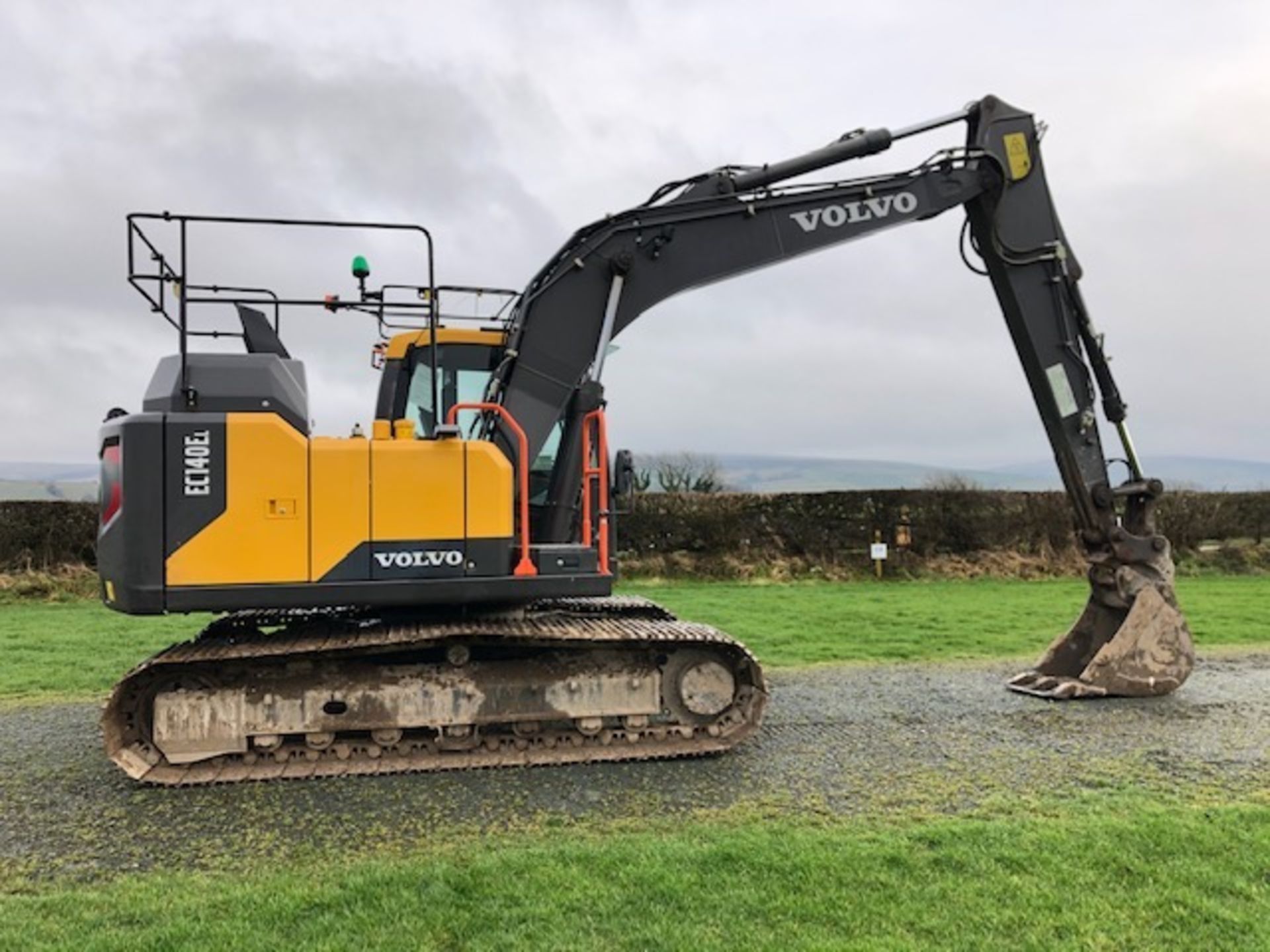 Volvo EC140EL Excavator - Image 5 of 10