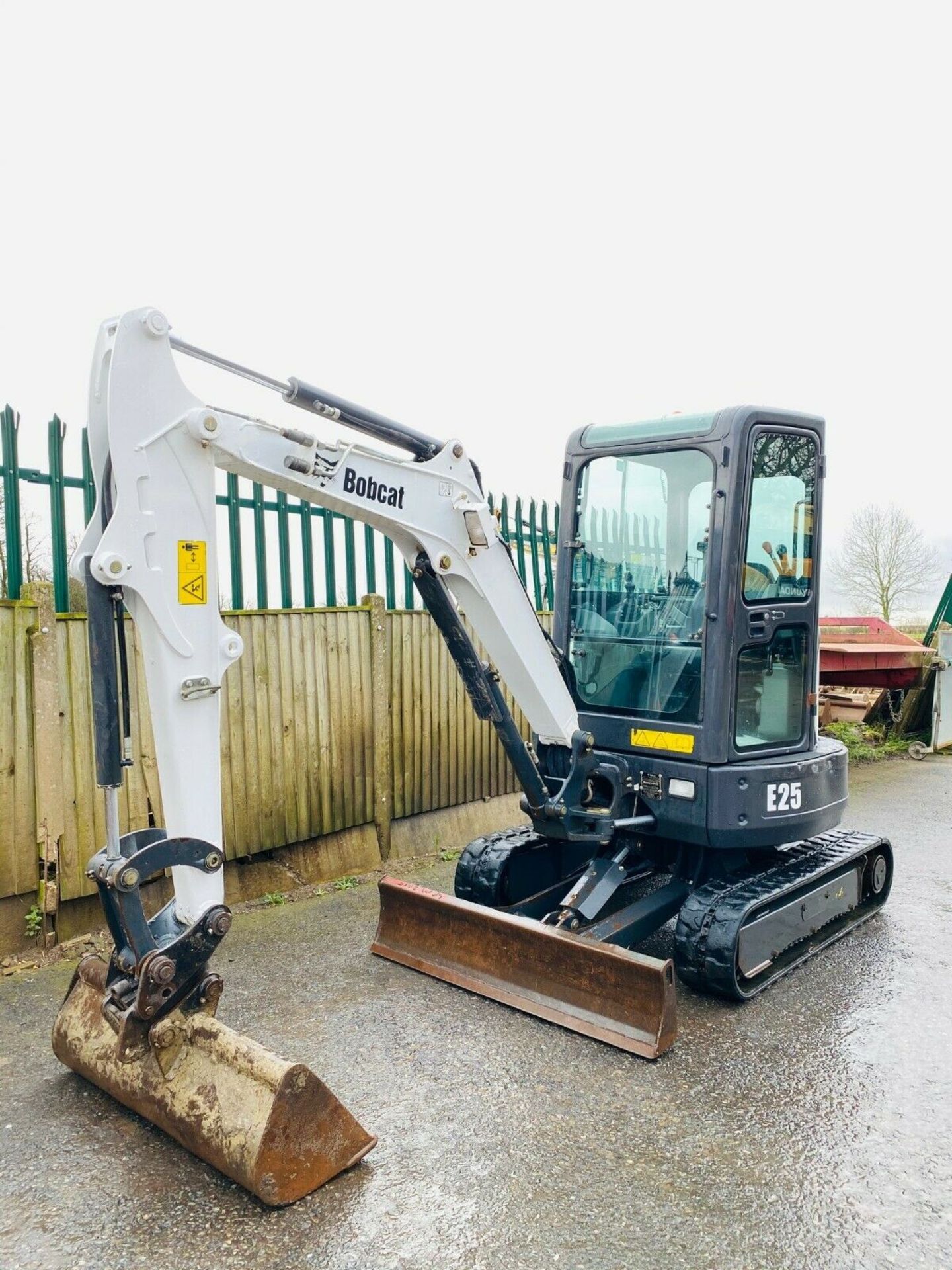 Bobcat E25 Excavator - Image 2 of 12