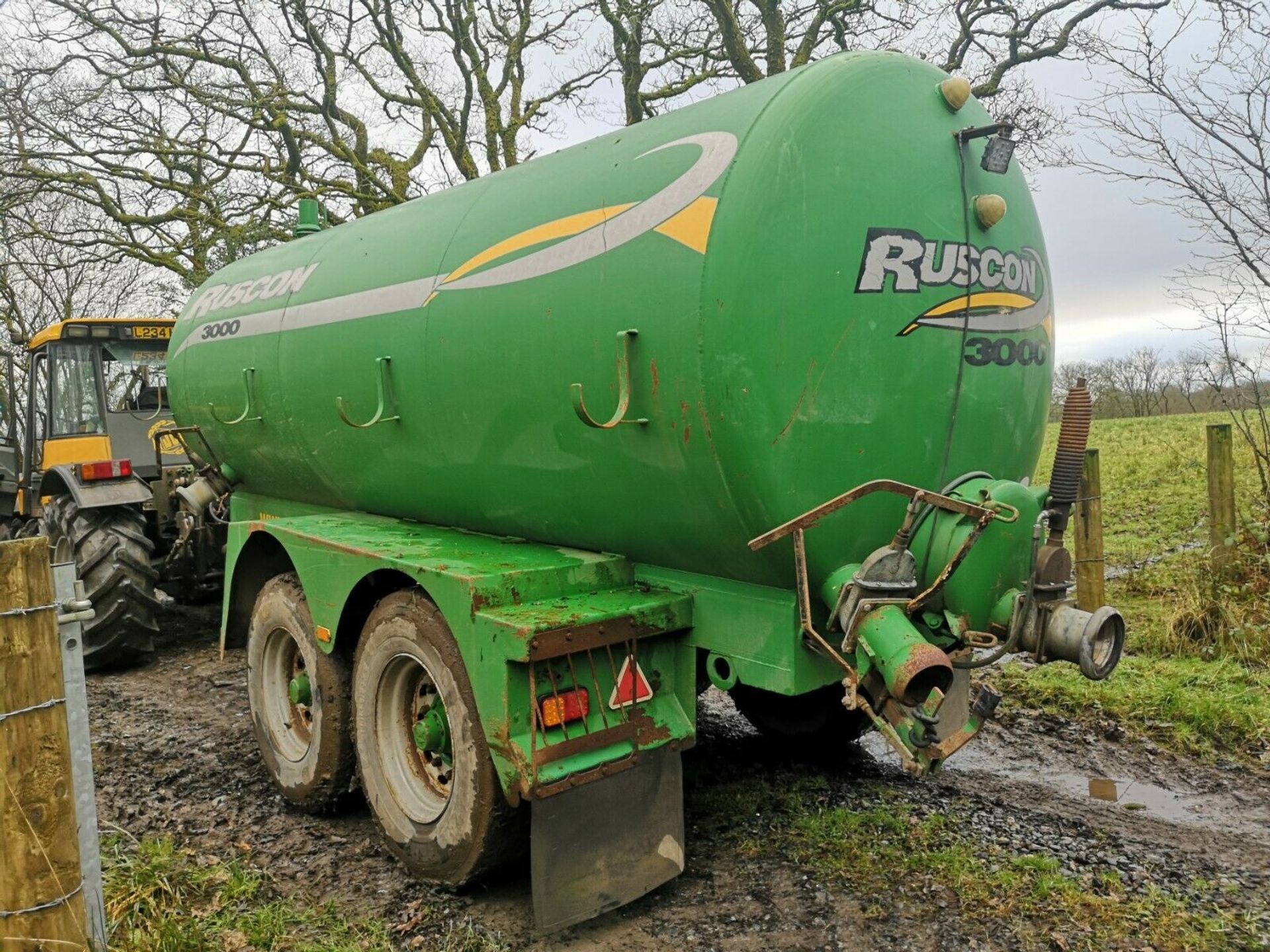 Ruscon 3000 Gallon Tanker on Super Singles - Image 3 of 8