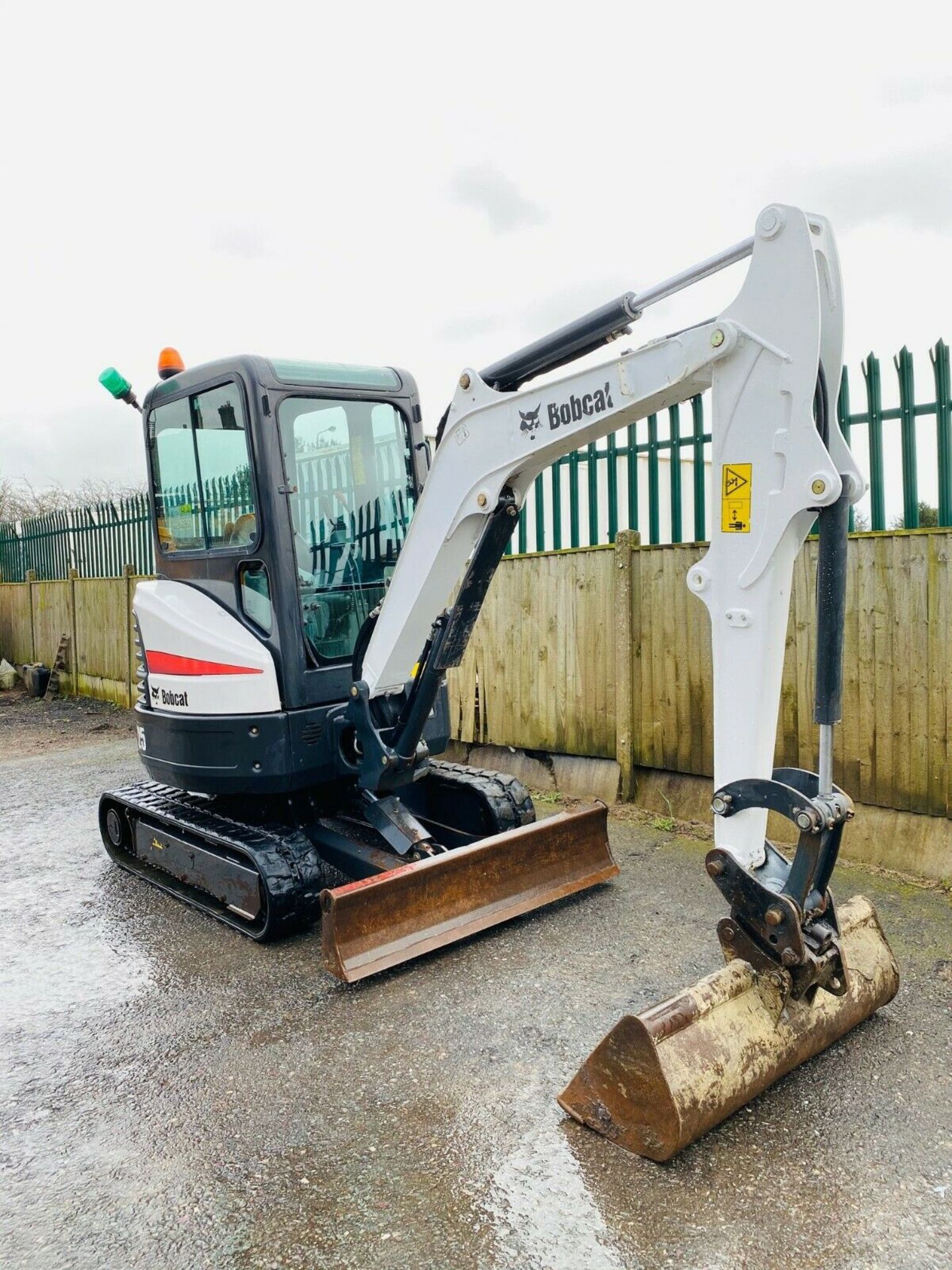 Bobcat E25 Excavator - Image 3 of 12