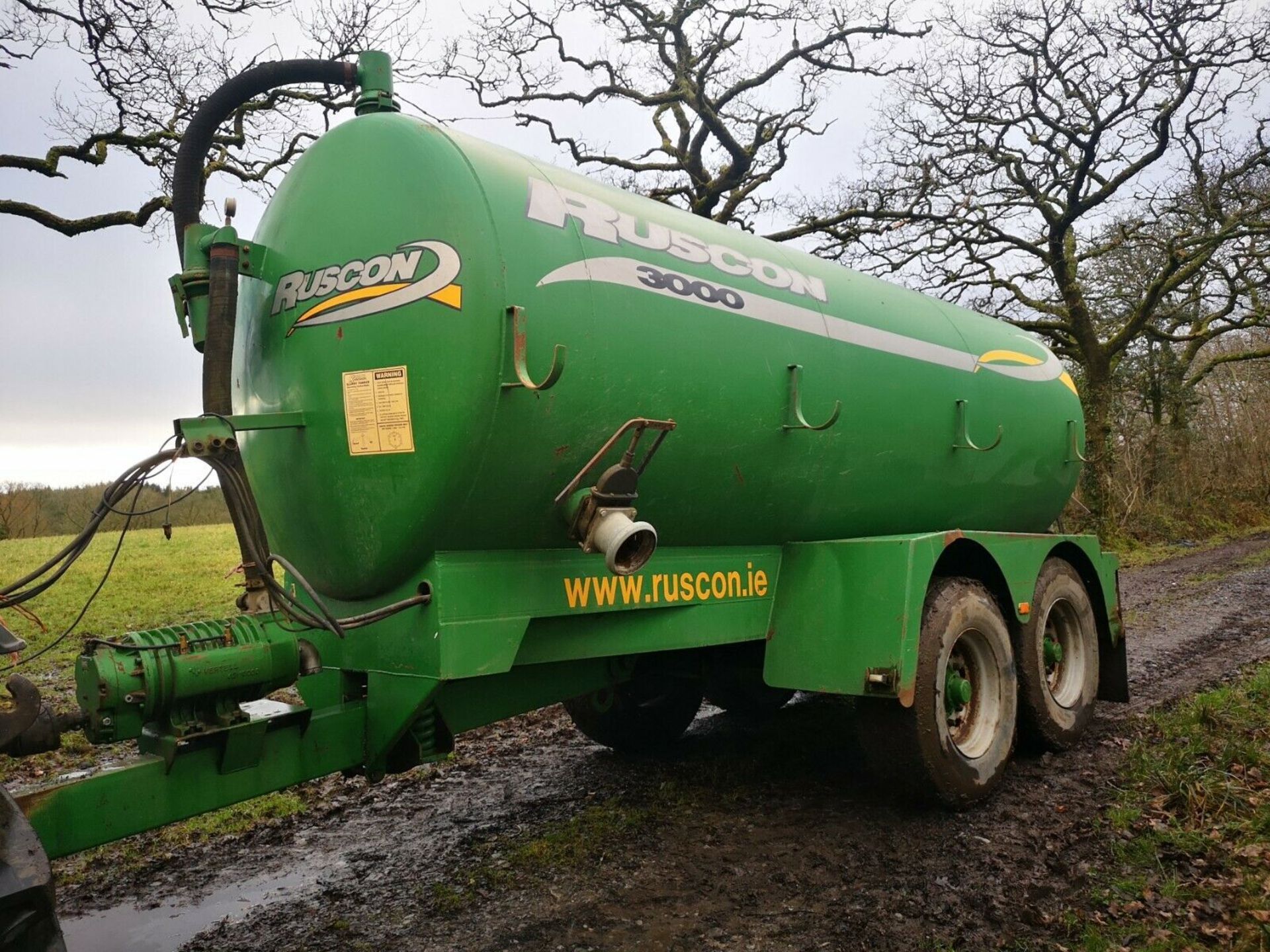 Ruscon 3000 Gallon Tanker on Super Singles