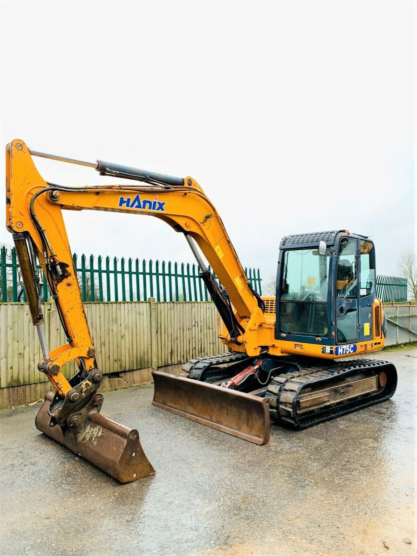 Hanix H 25 C Excavator - Image 3 of 12